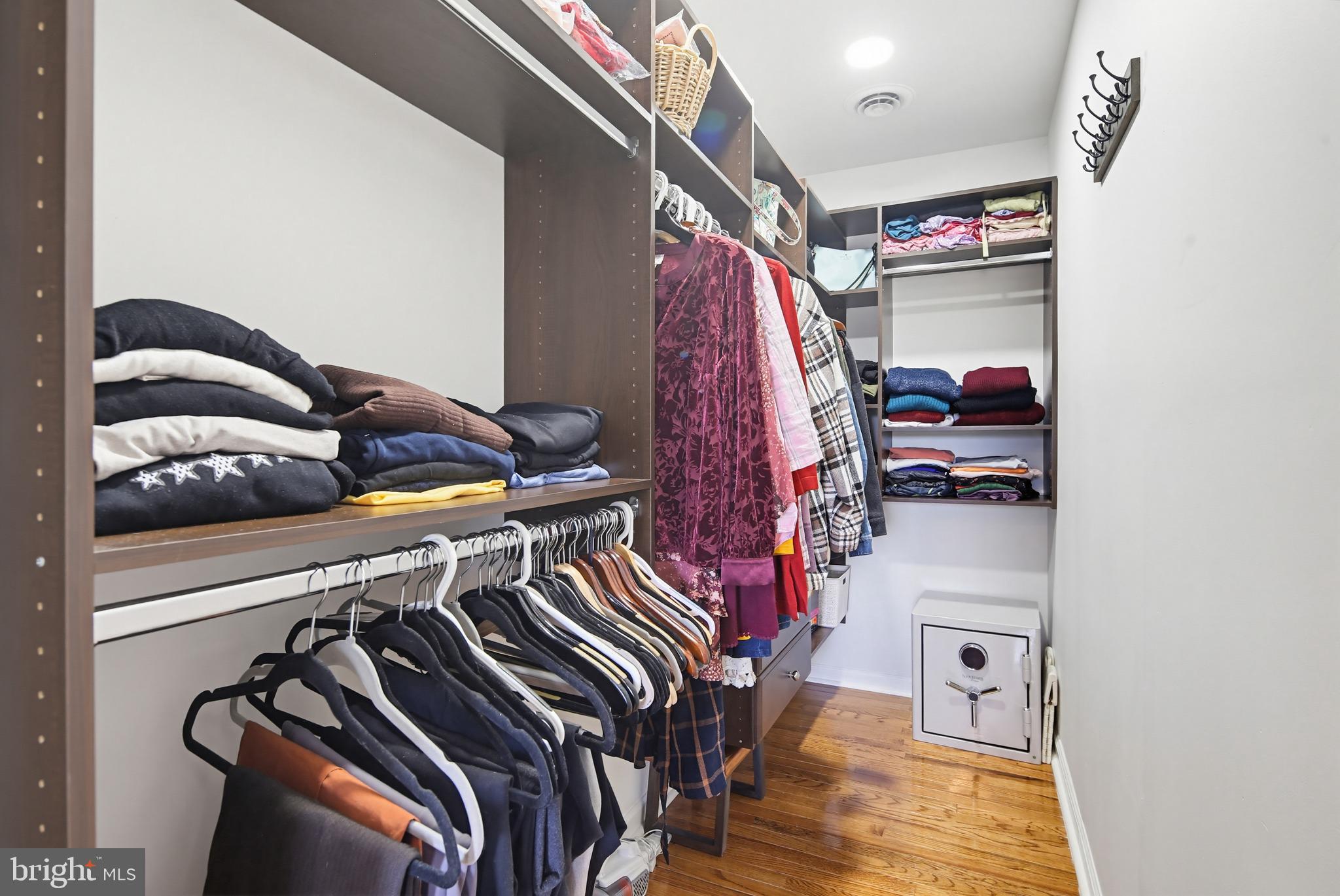 SHERLOCK HOLMES ESTATES - Residential