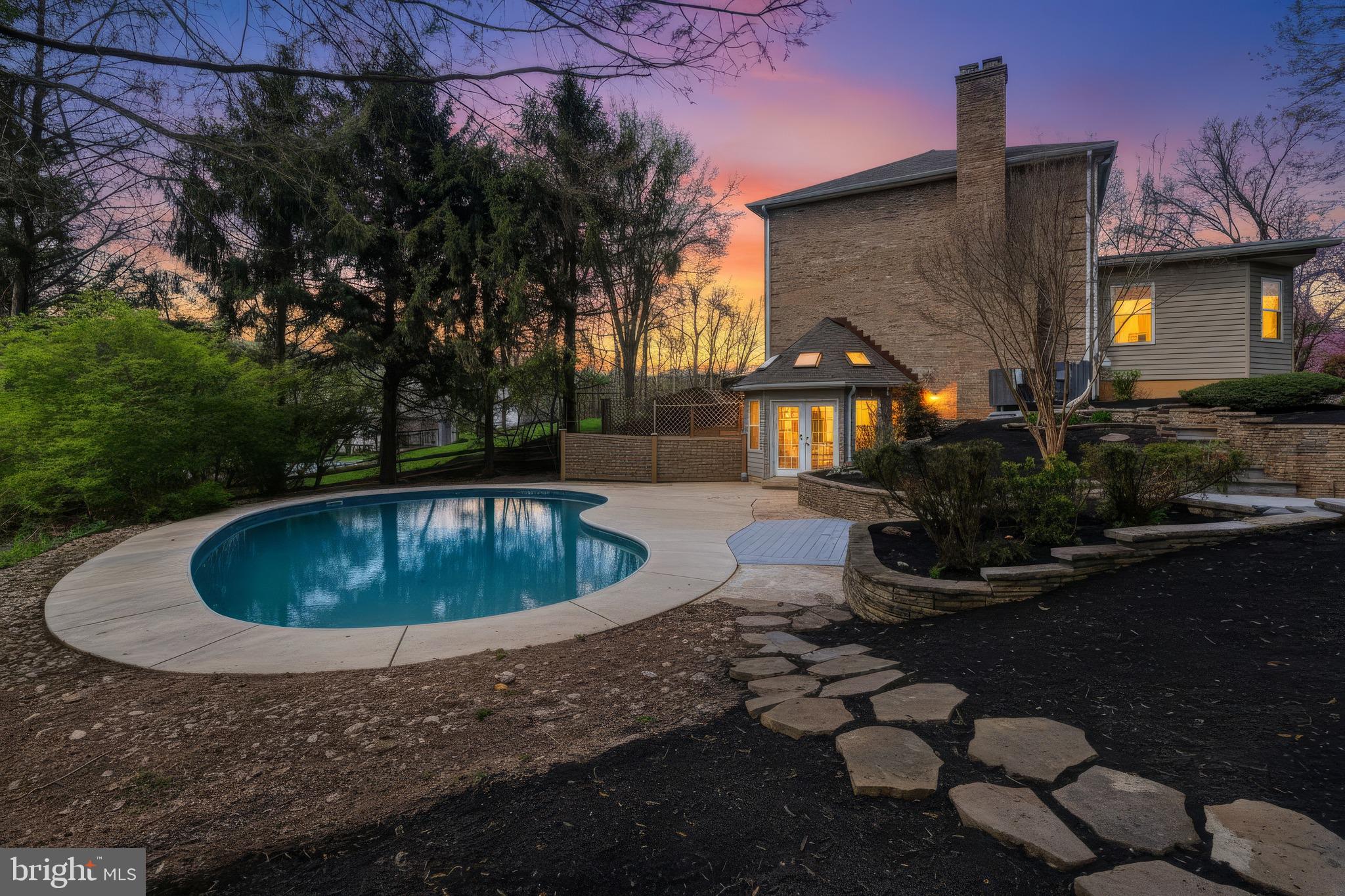 SHERLOCK HOLMES ESTATES - Residential