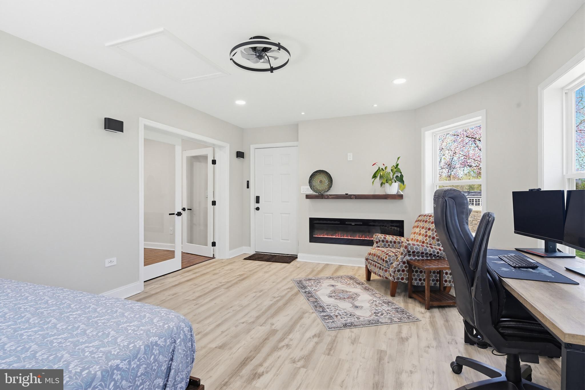 SHERLOCK HOLMES ESTATES - Residential