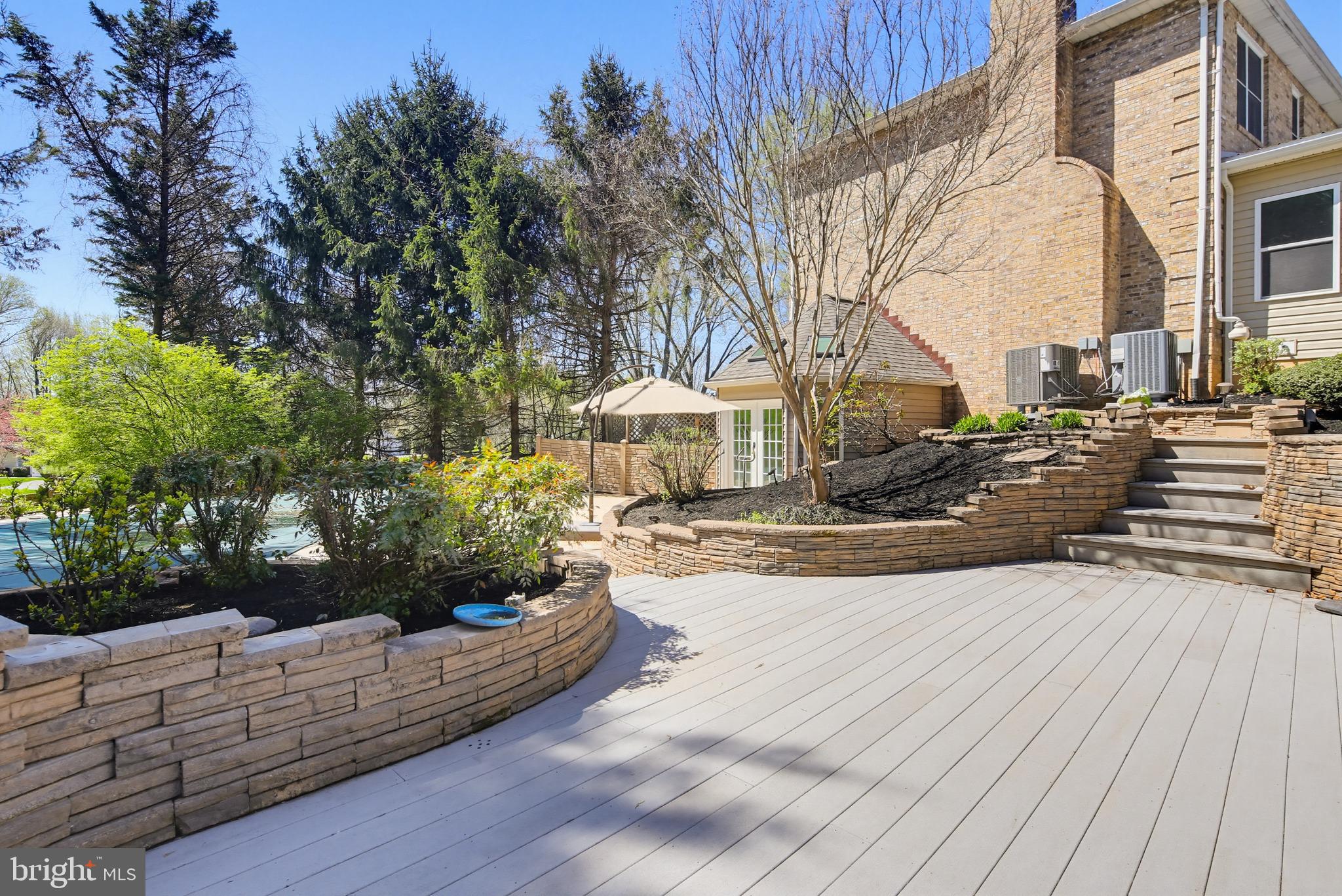 SHERLOCK HOLMES ESTATES - Residential