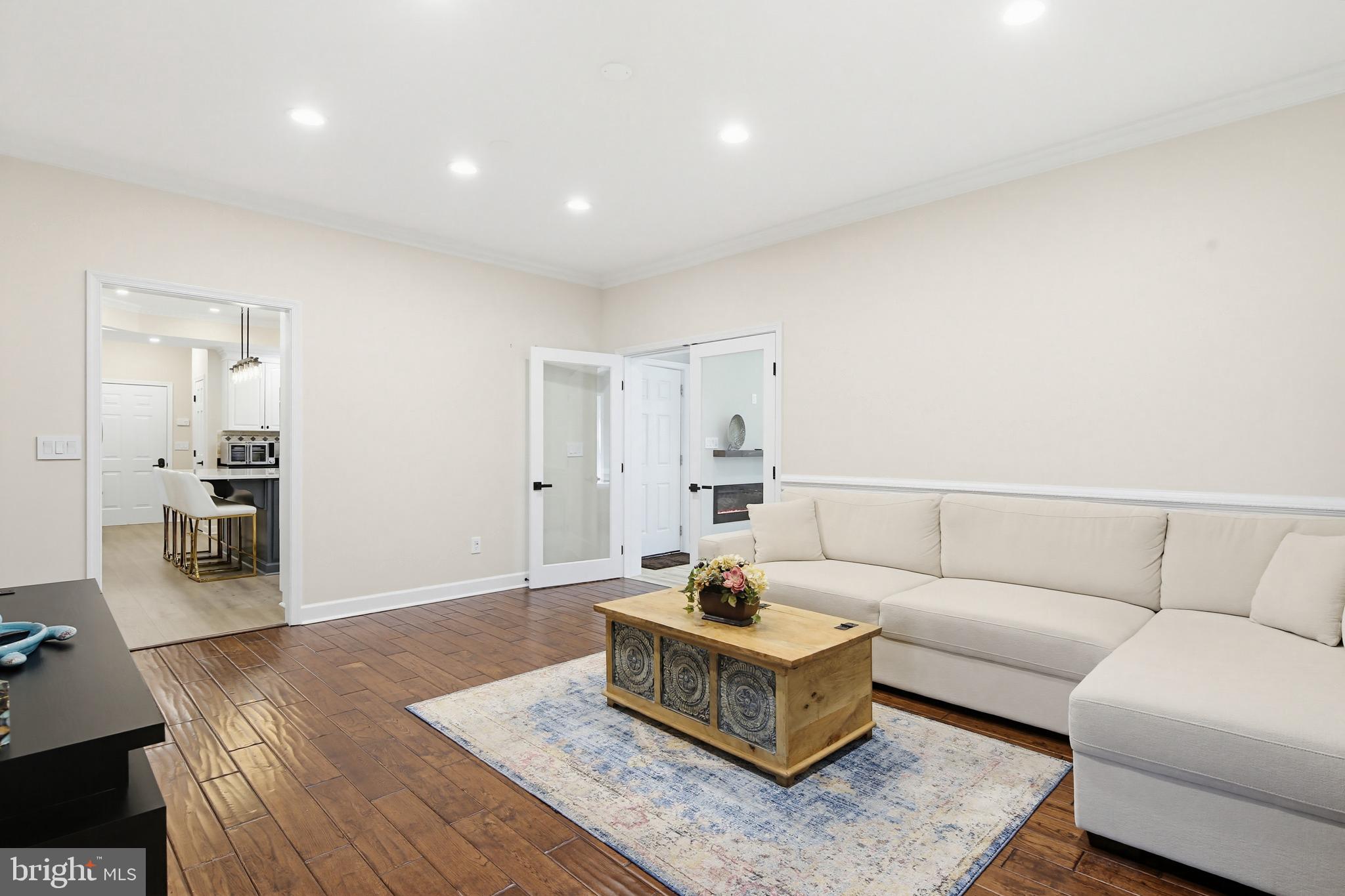 SHERLOCK HOLMES ESTATES - Residential