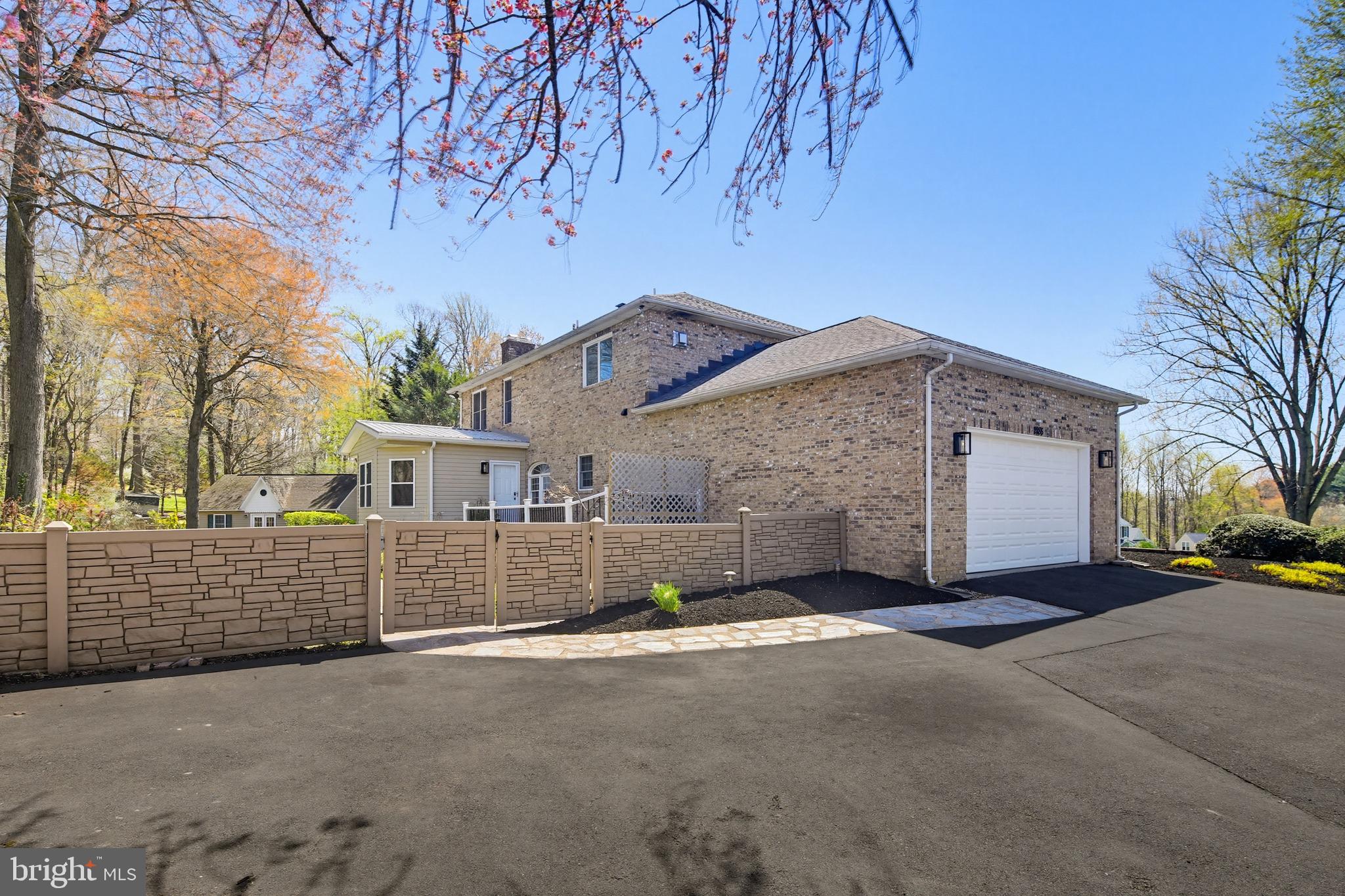 SHERLOCK HOLMES ESTATES - Residential