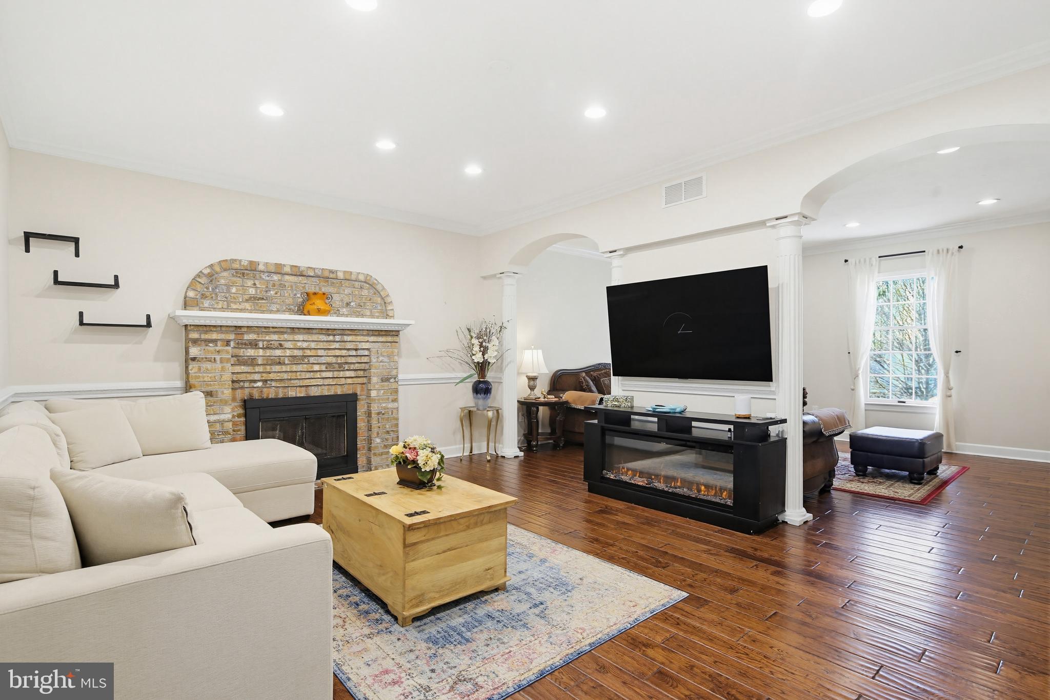 SHERLOCK HOLMES ESTATES - Residential