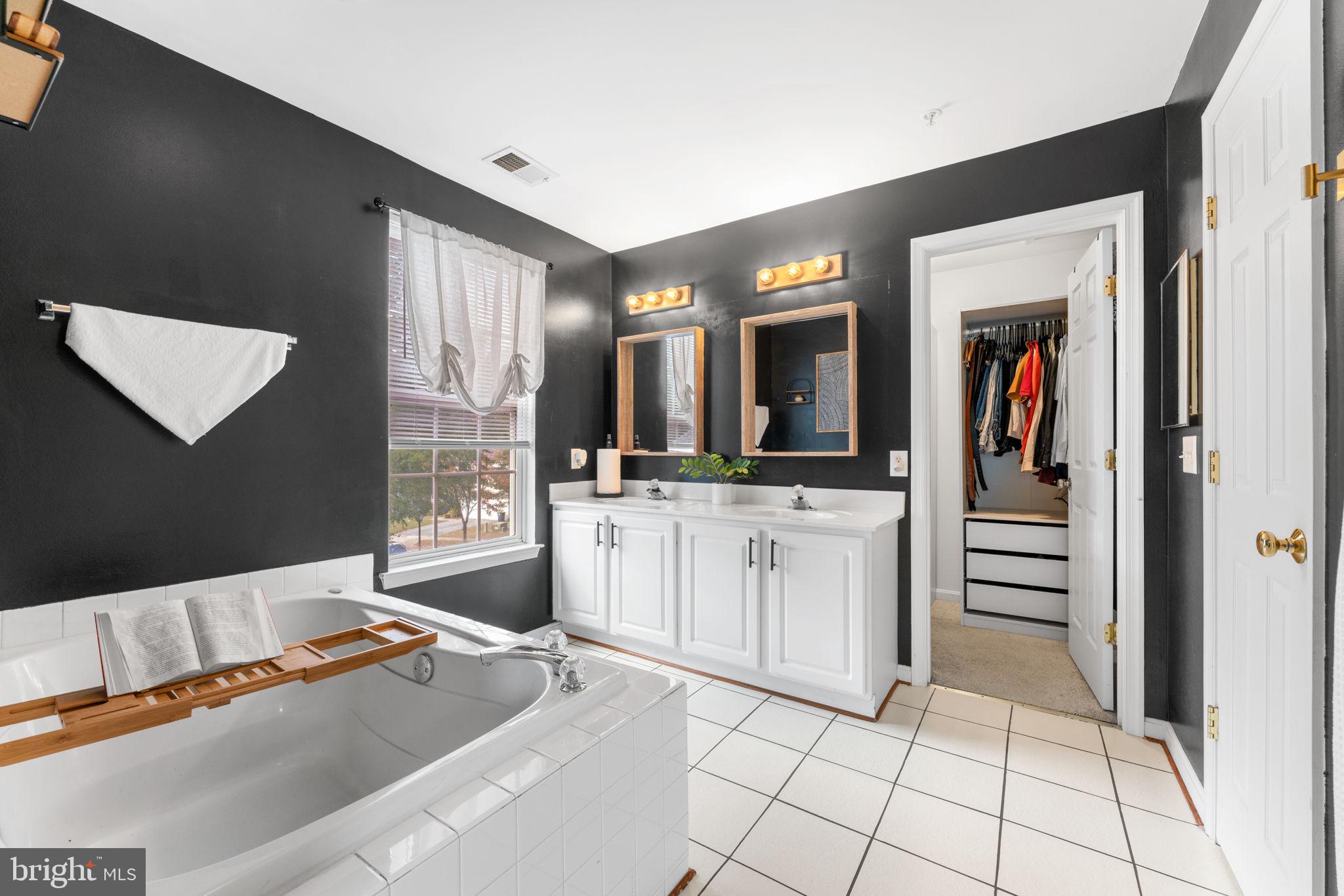 COLLINGTON ESTATES - Residential