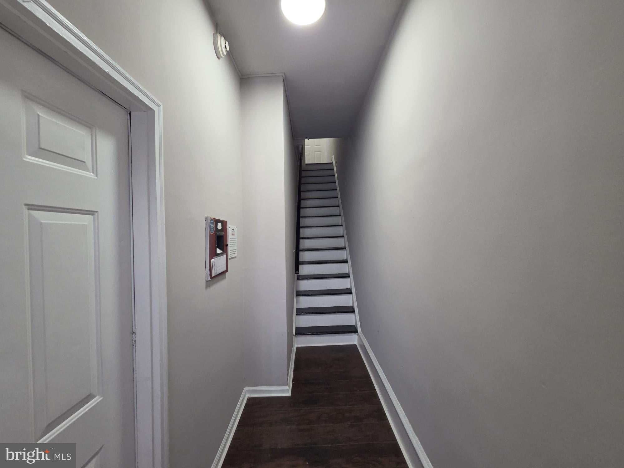 509 E WASHINGTON LANE 2ND FLOOR FRONT