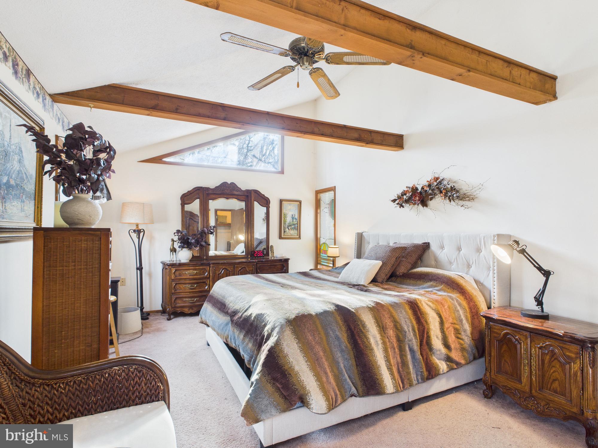 ARROWHEAD  LAKES - Residential