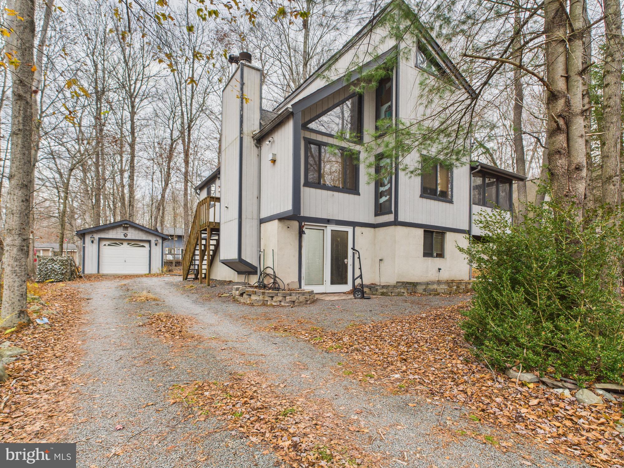 ARROWHEAD  LAKES - Residential