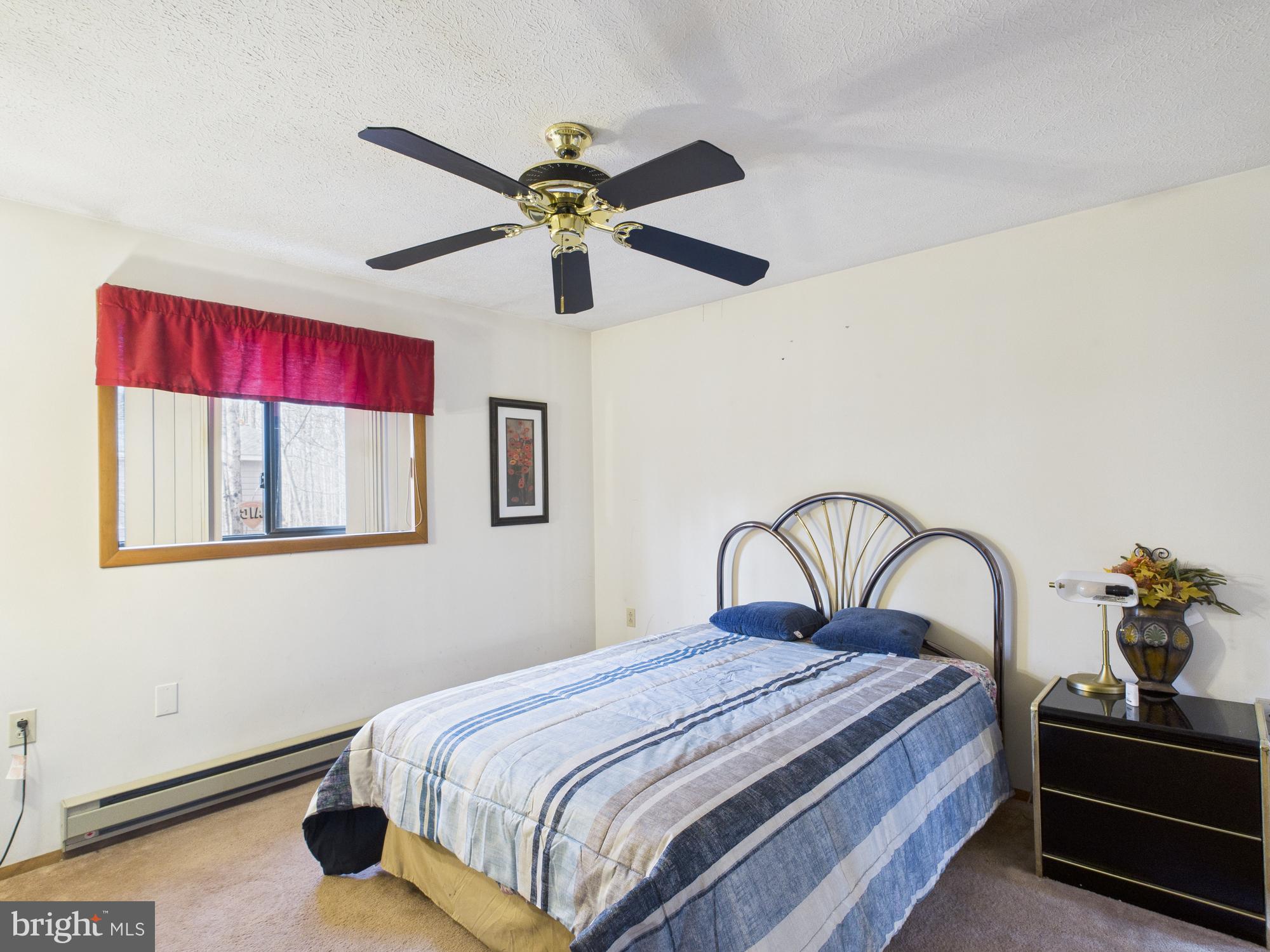 ARROWHEAD  LAKES - Residential