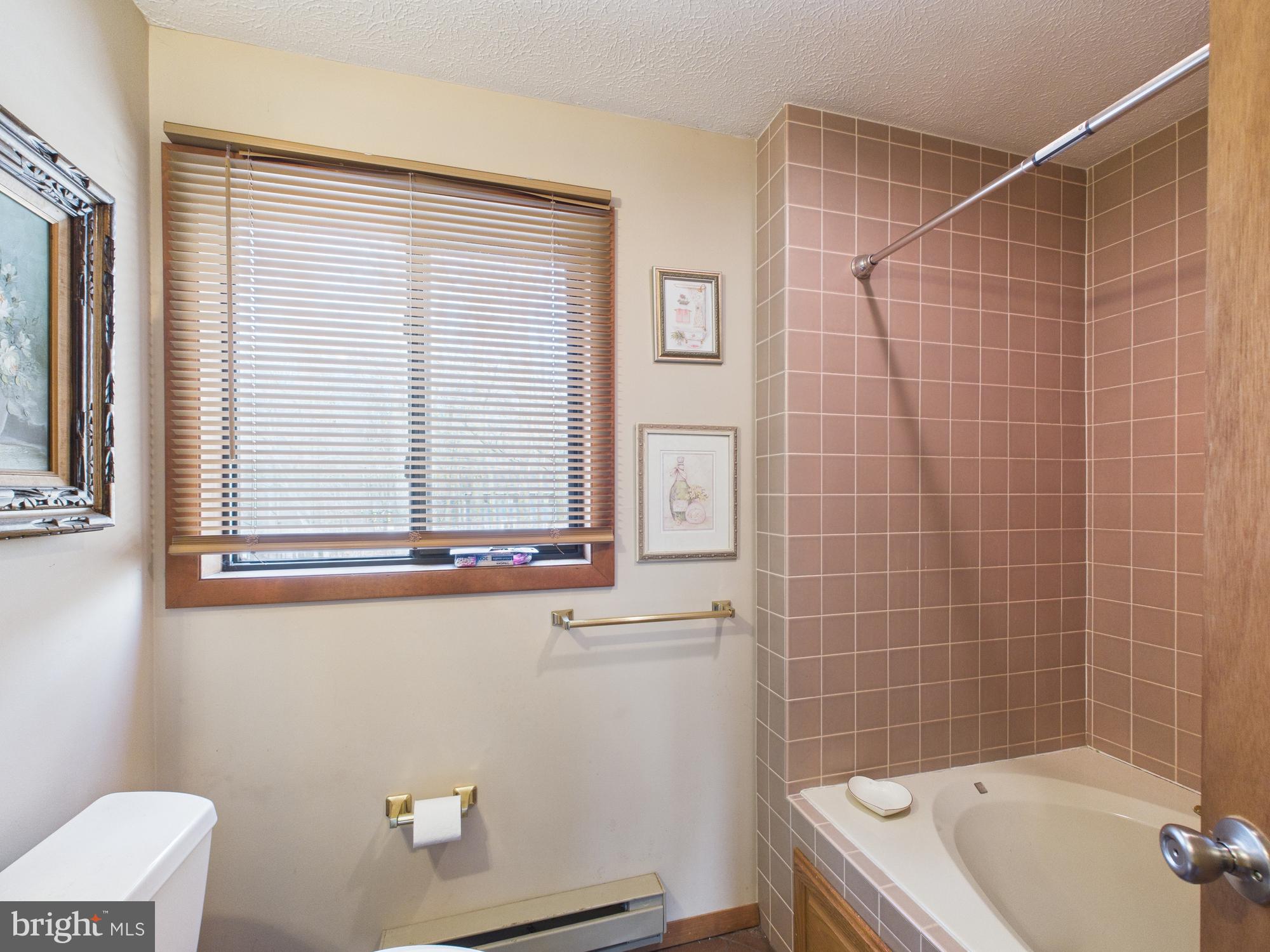 ARROWHEAD  LAKES - Residential