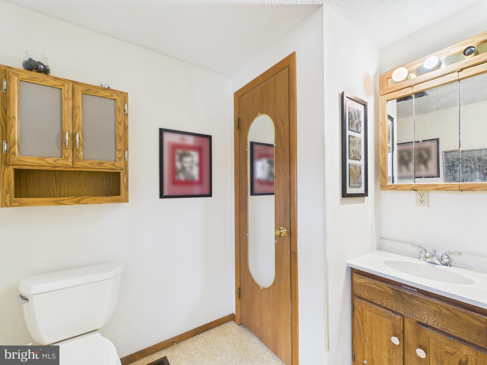 ARROWHEAD  LAKES - Residential