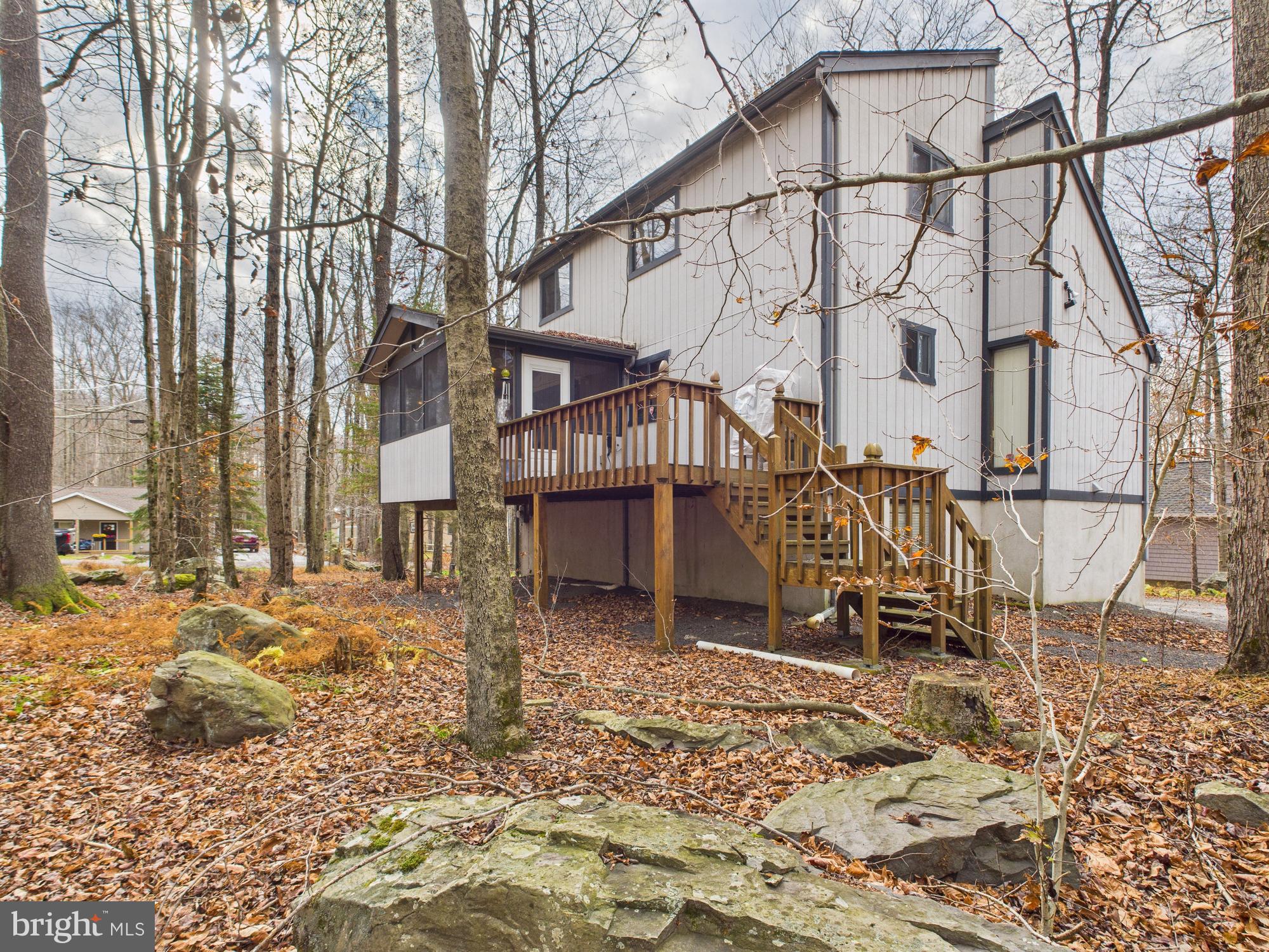 ARROWHEAD  LAKES - Residential