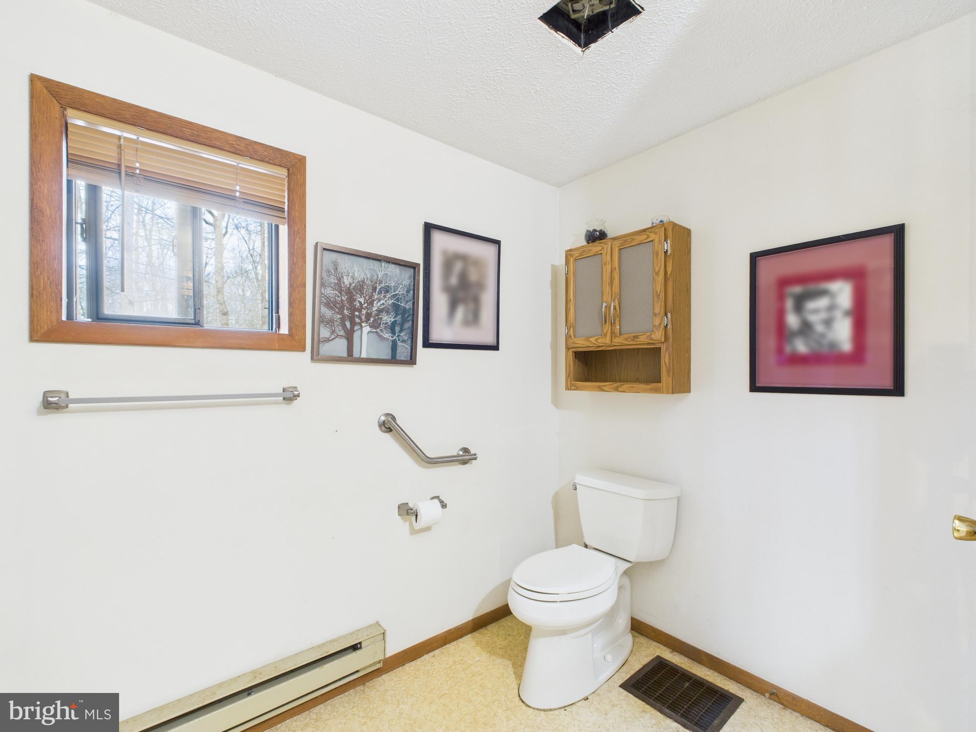 ARROWHEAD  LAKES - Residential