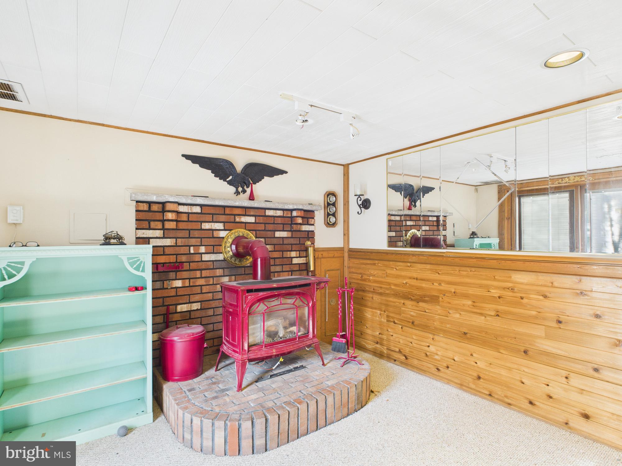 ARROWHEAD  LAKES - Residential