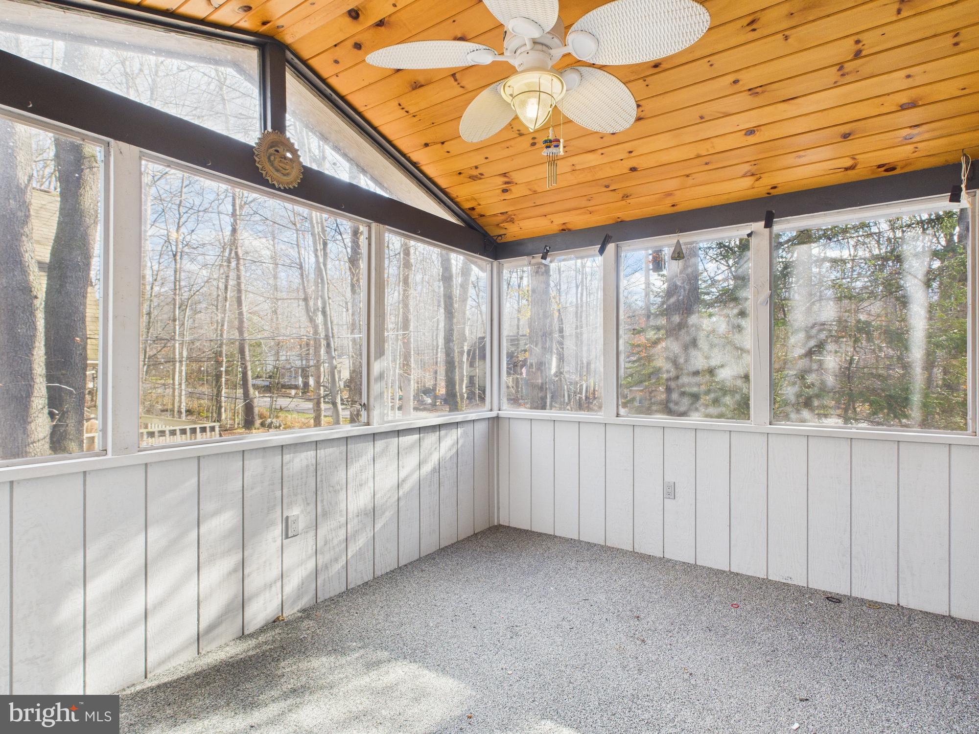 ARROWHEAD  LAKES - Residential