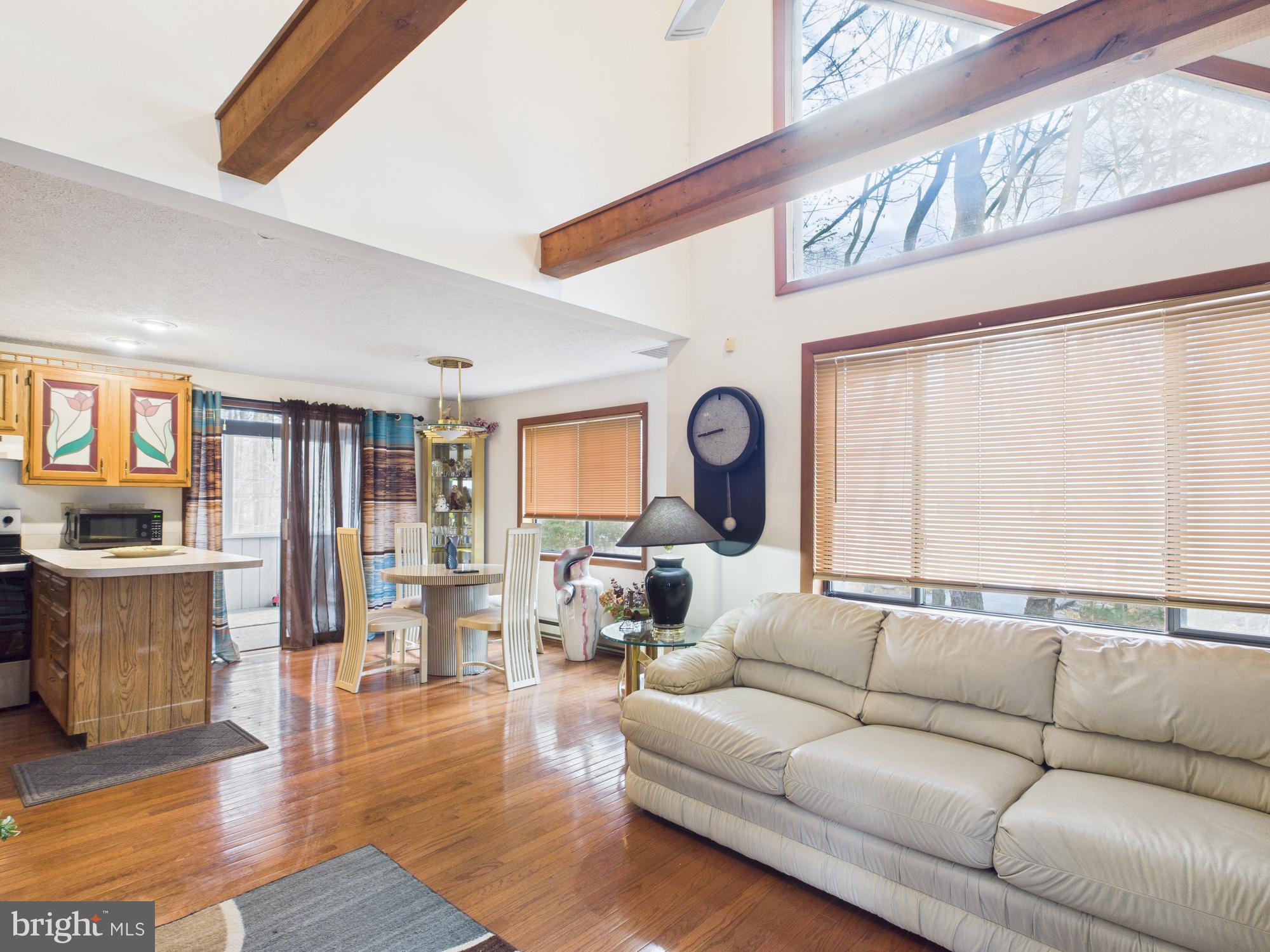 ARROWHEAD  LAKES - Residential