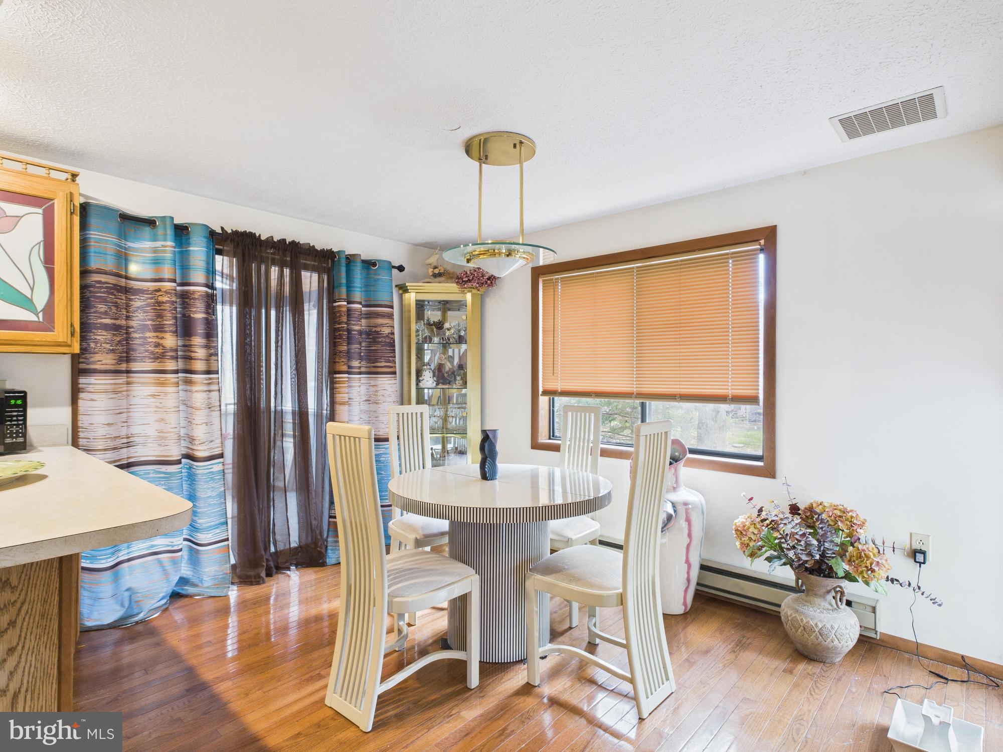 ARROWHEAD  LAKES - Residential