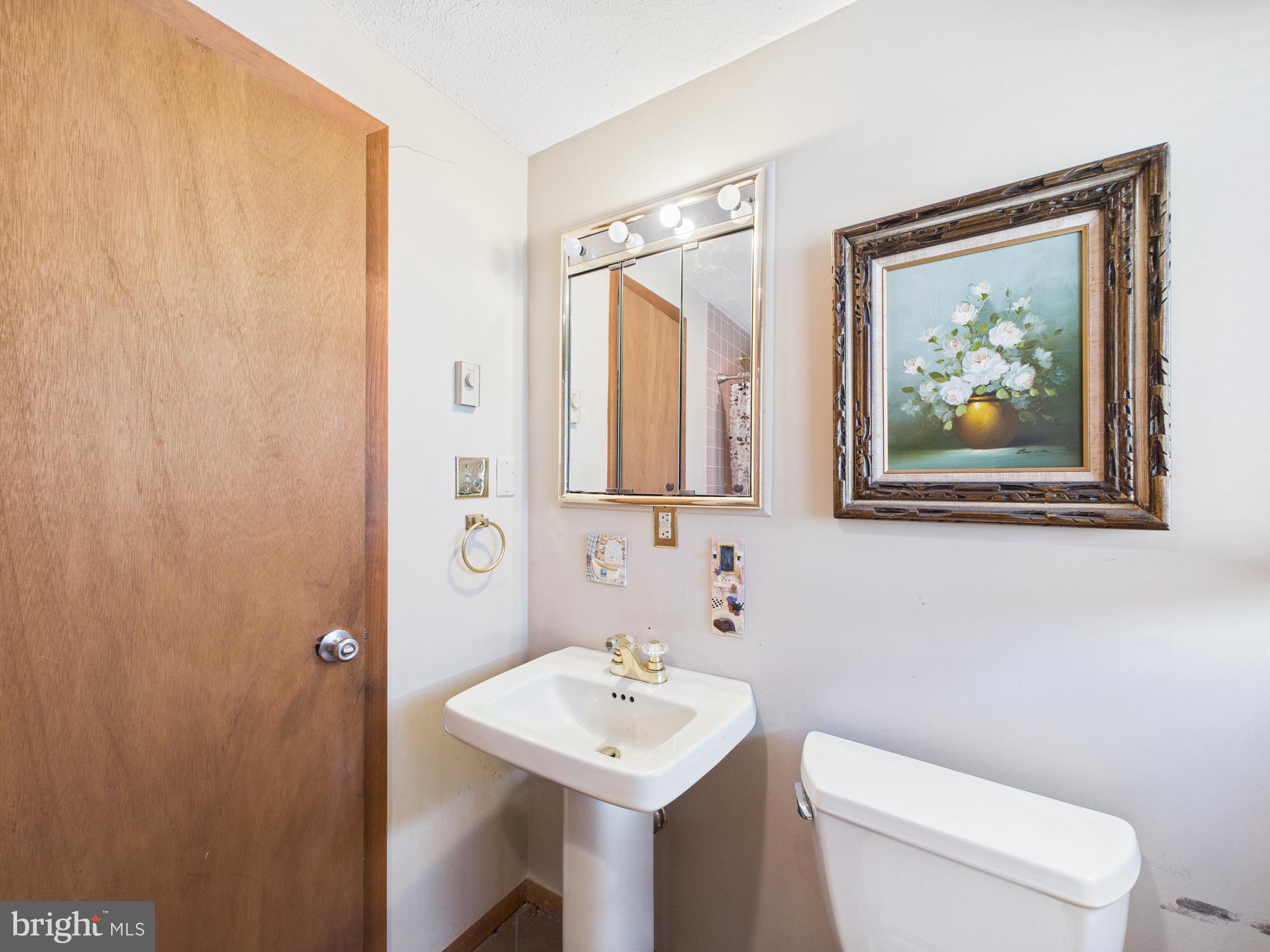 ARROWHEAD  LAKES - Residential