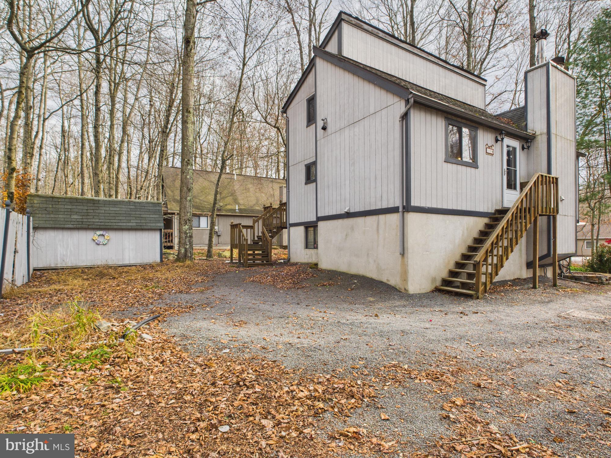 ARROWHEAD  LAKES - Residential