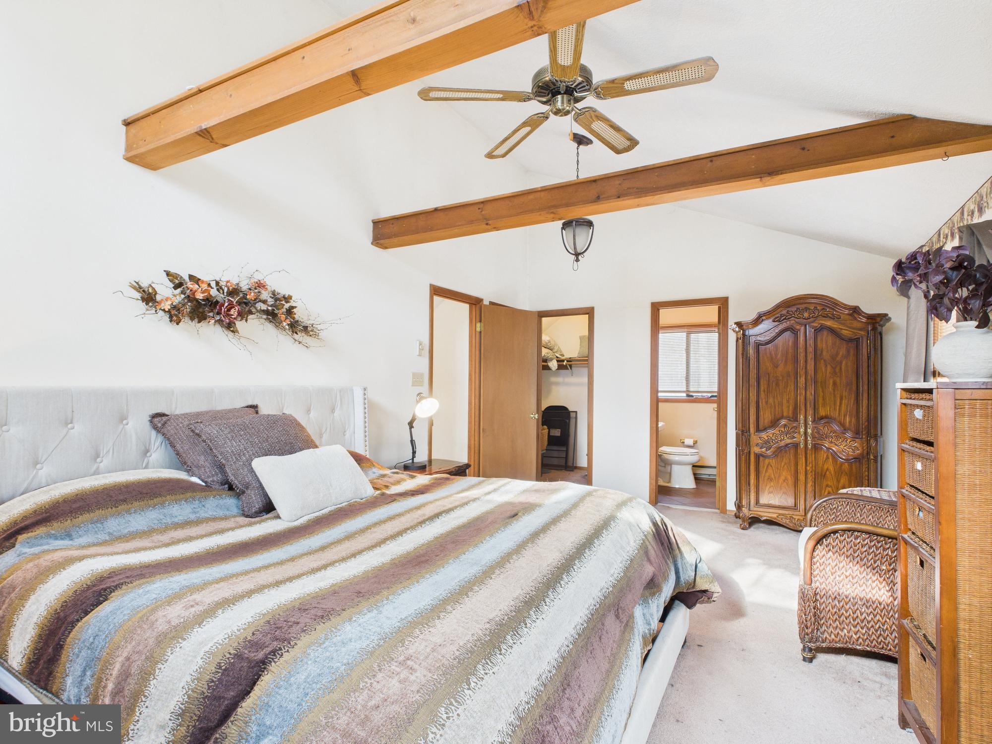 ARROWHEAD  LAKES - Residential