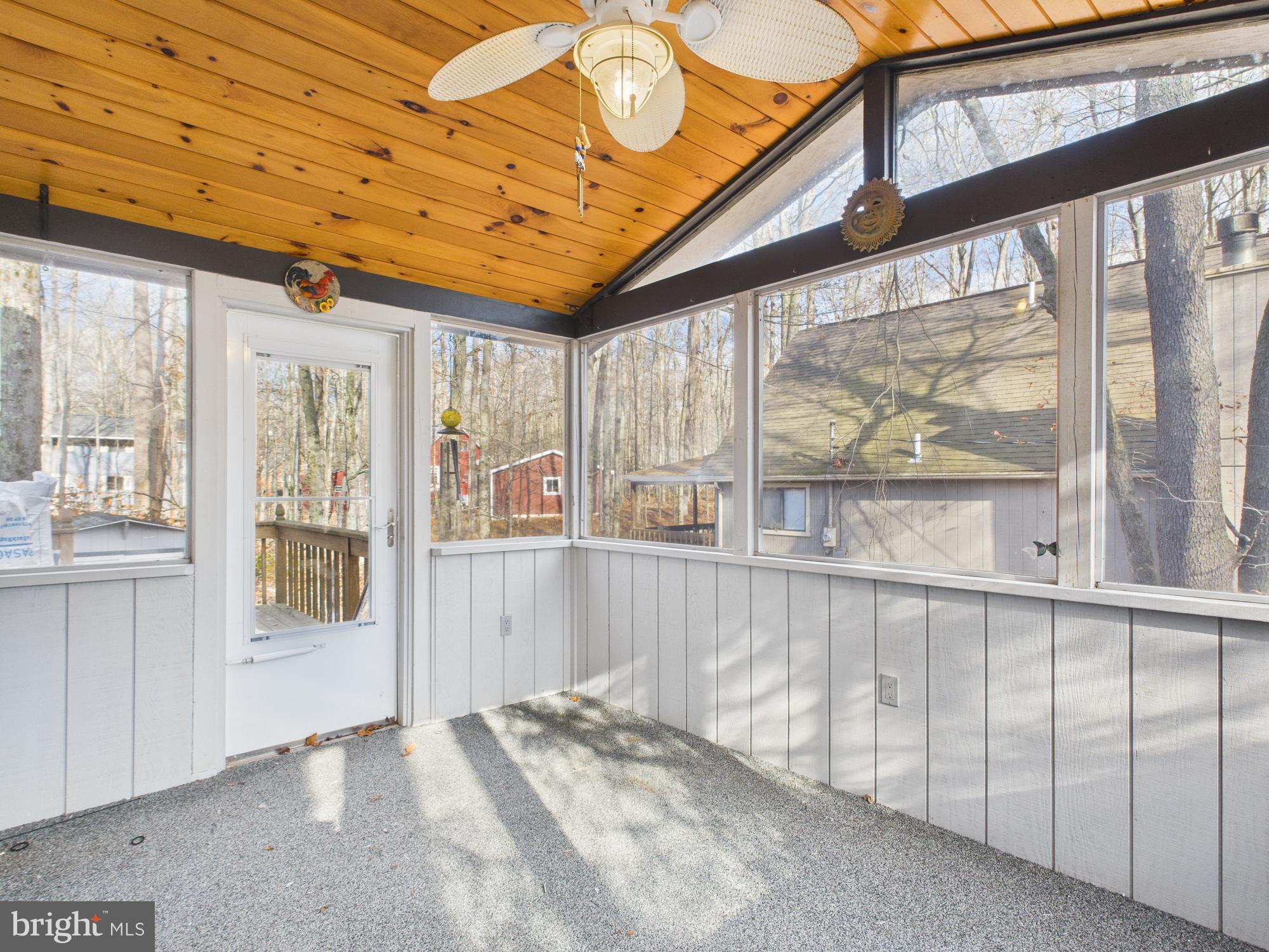 ARROWHEAD  LAKES - Residential