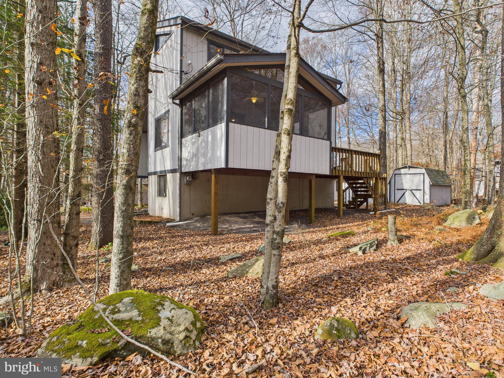 ARROWHEAD  LAKES - Residential