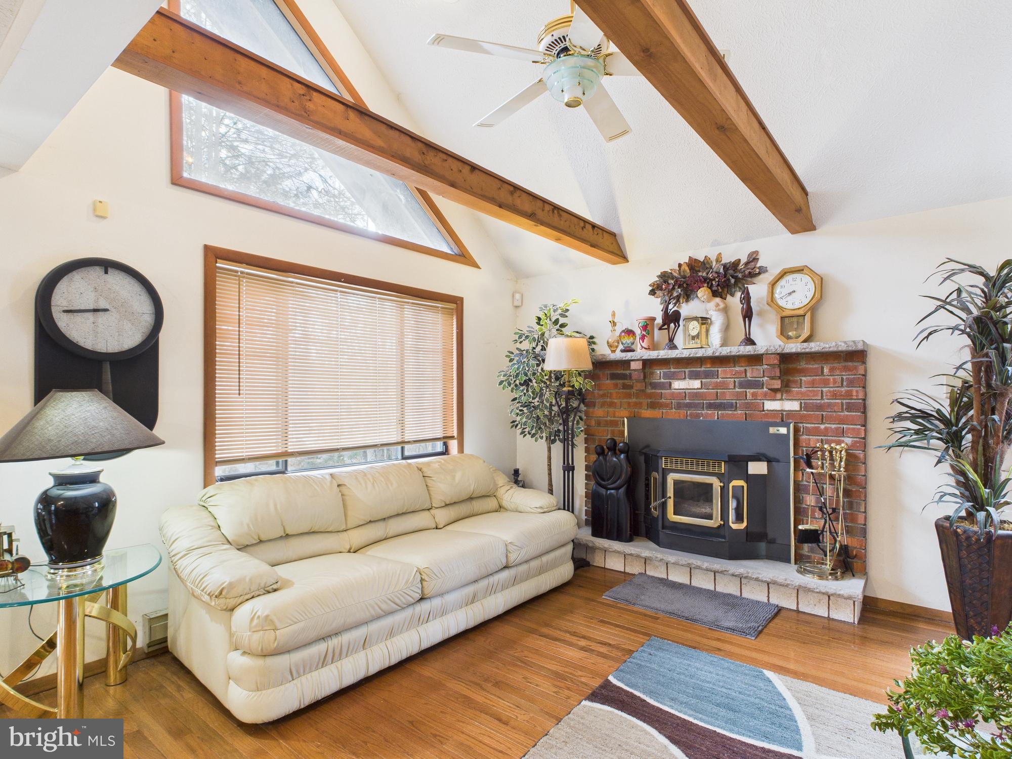 ARROWHEAD  LAKES - Residential