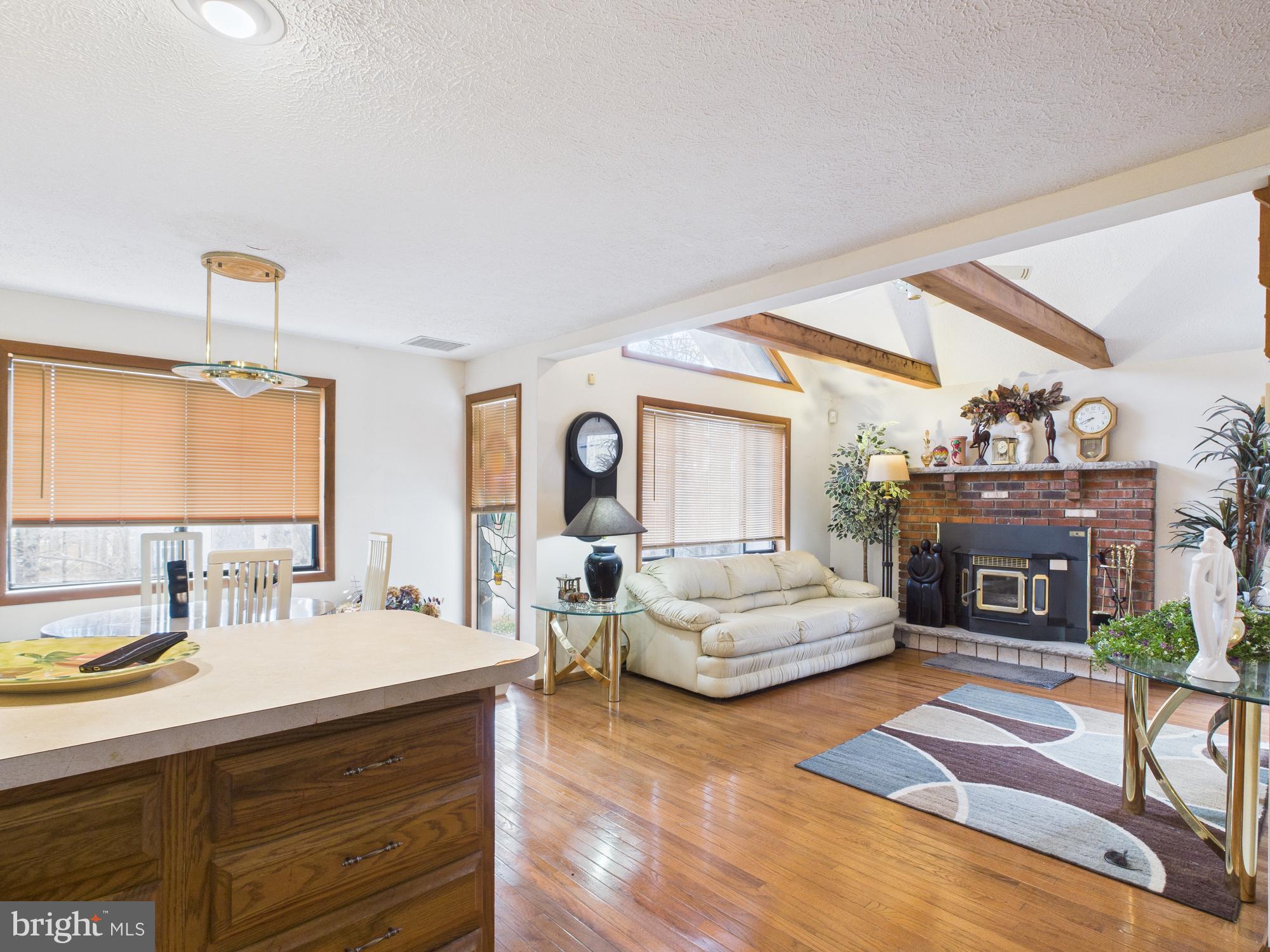 ARROWHEAD  LAKES - Residential