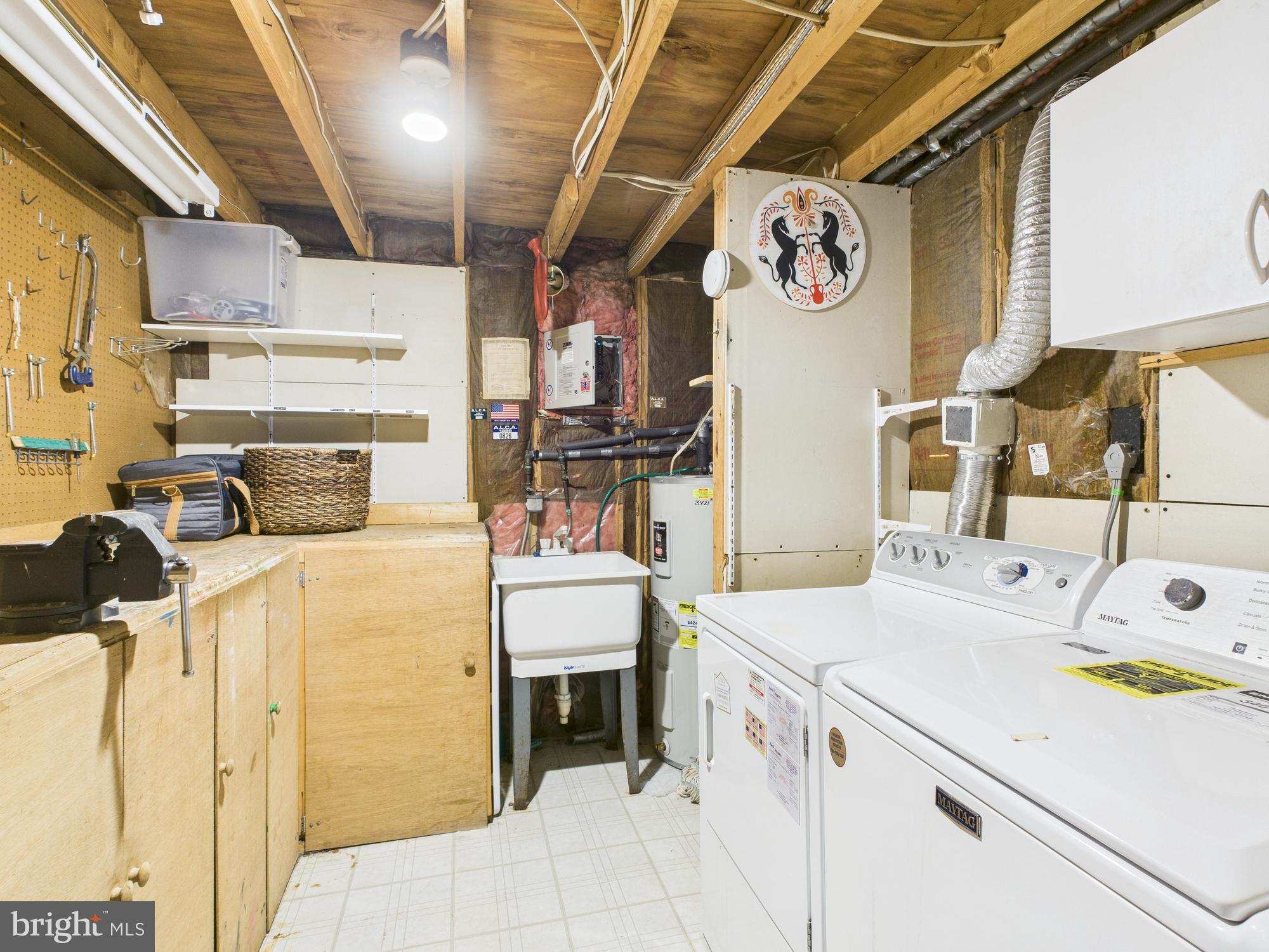 ARROWHEAD  LAKES - Residential