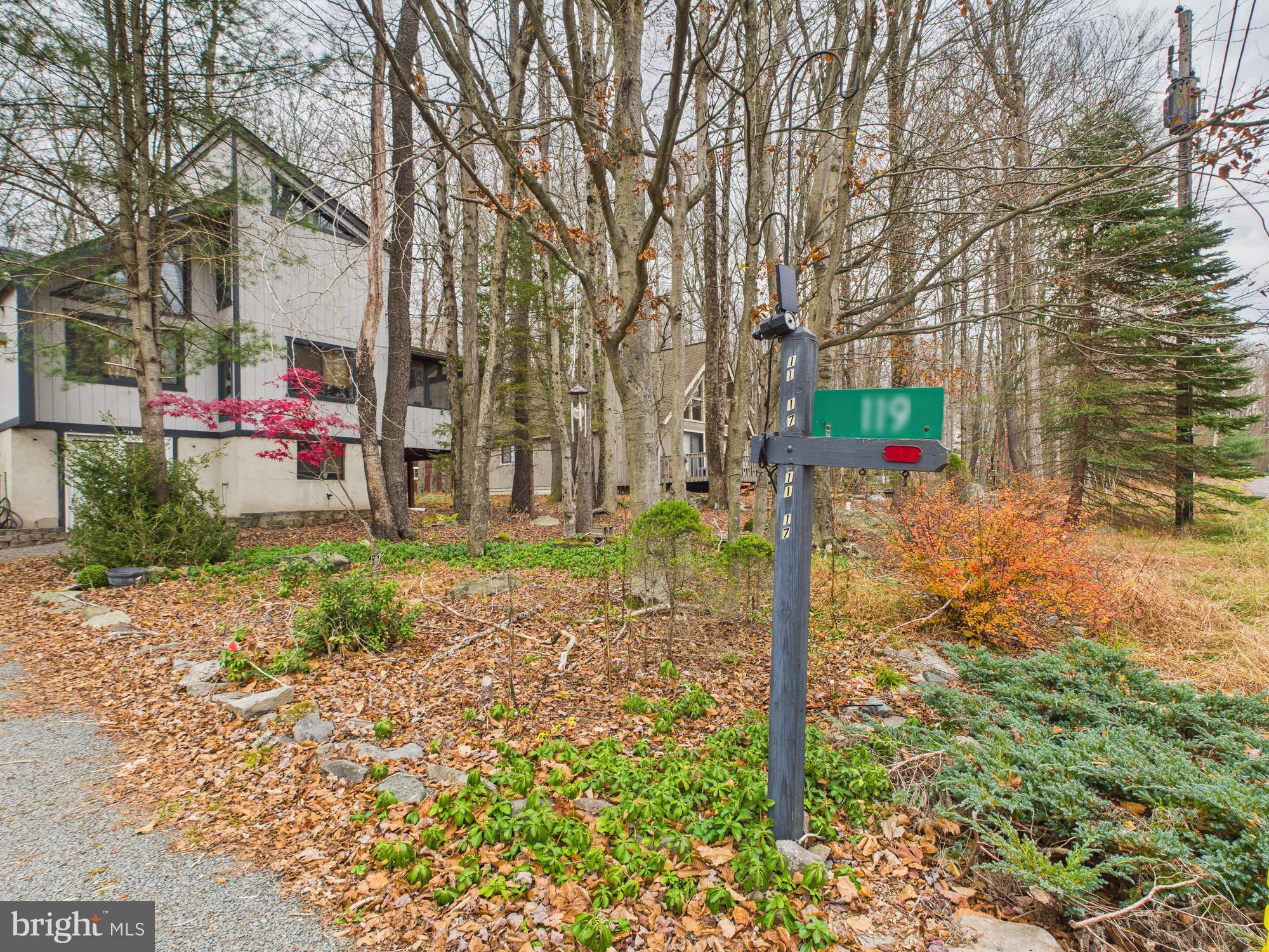 ARROWHEAD  LAKES - Residential