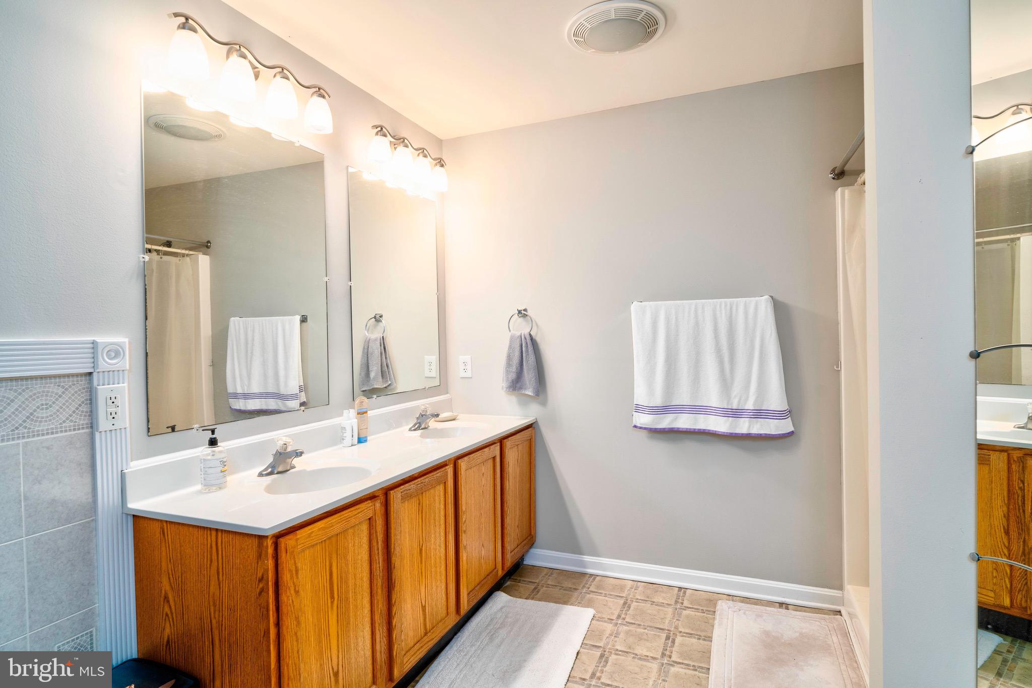 PRESIDENTIAL LAKES - Residential