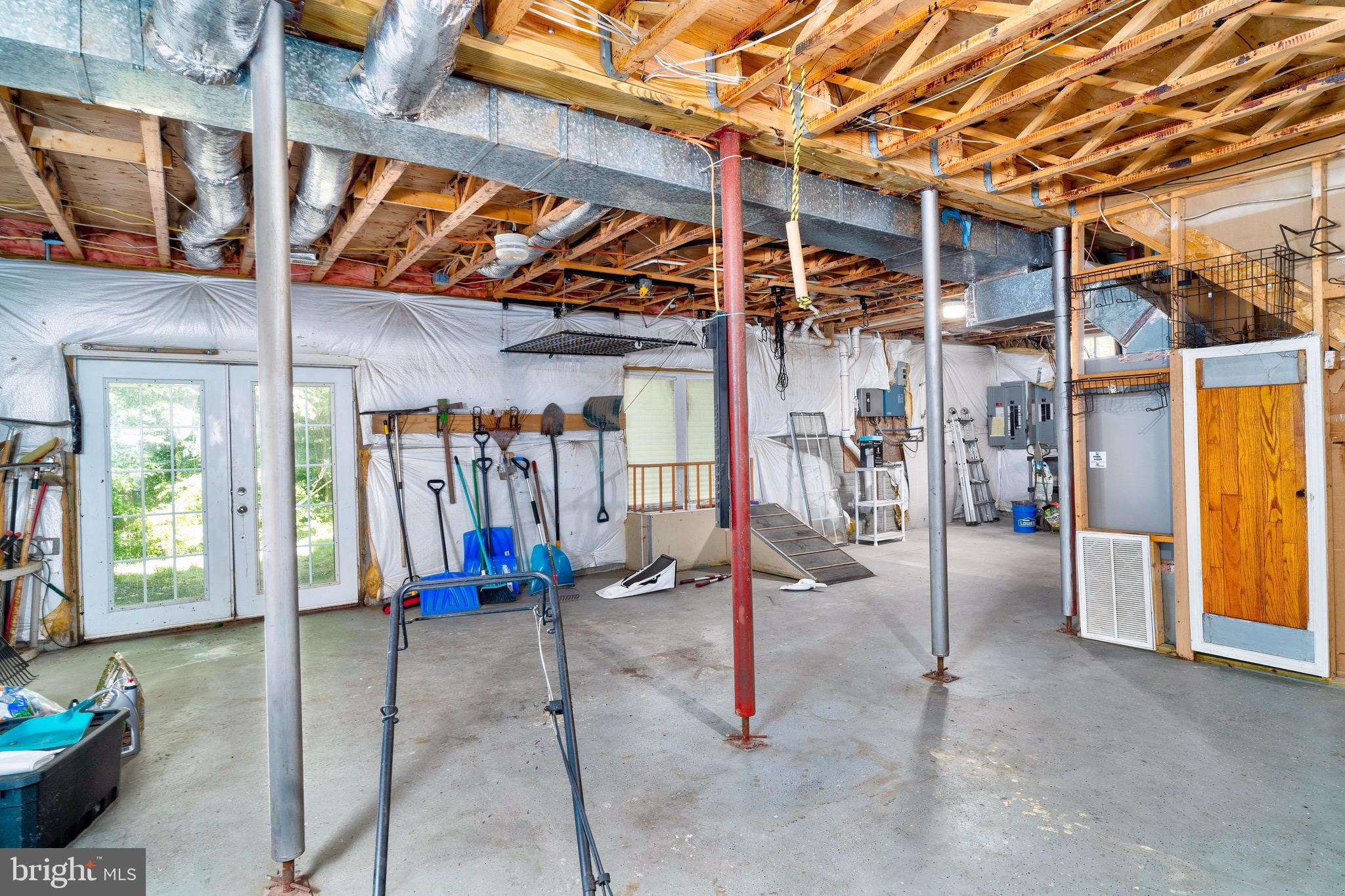 PRESIDENTIAL LAKES - Residential