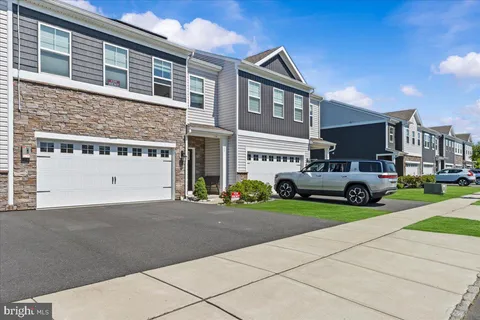 MLS: NJBL2113208