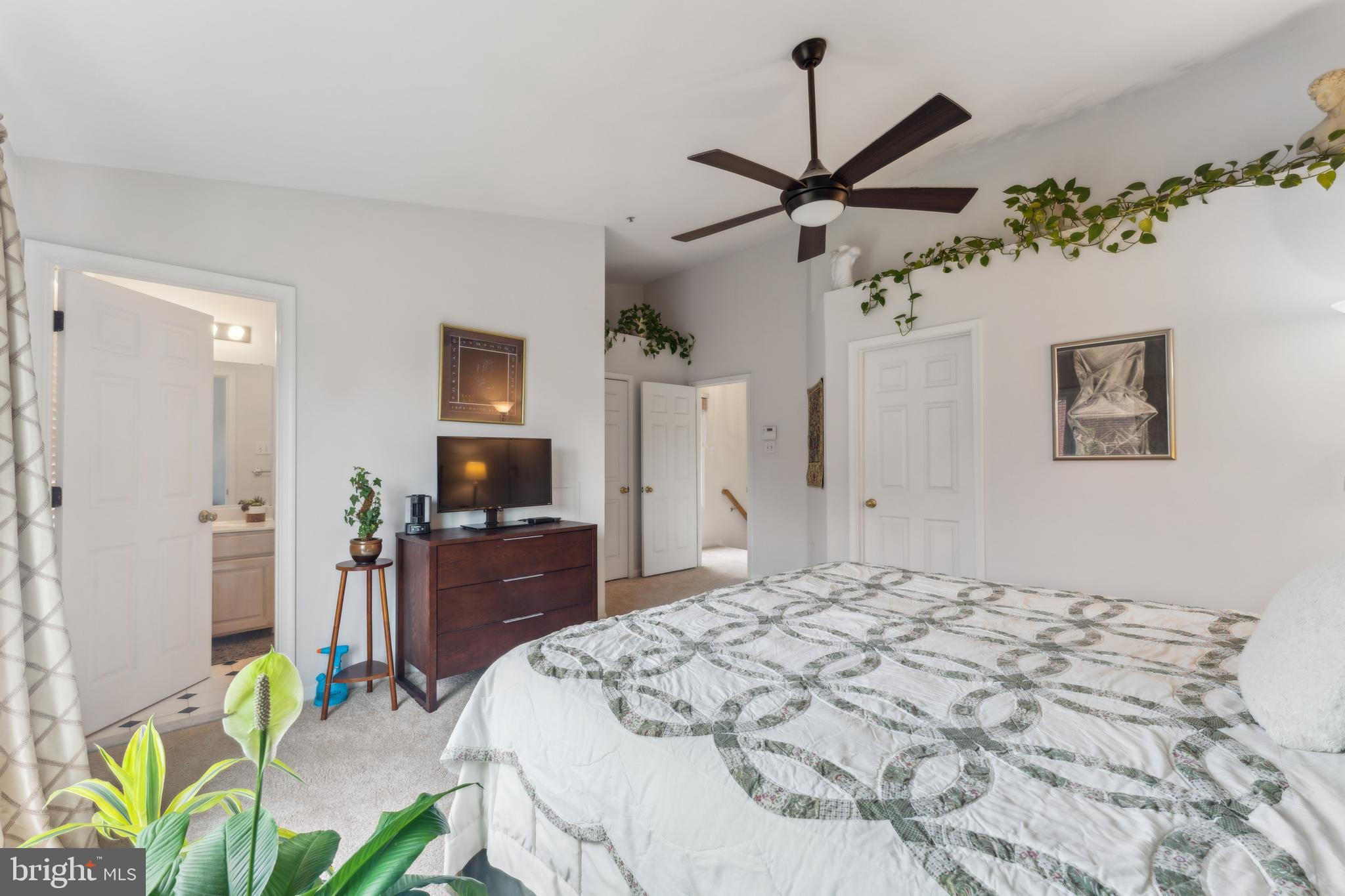 MONTGOMERY SQUARE - Residential