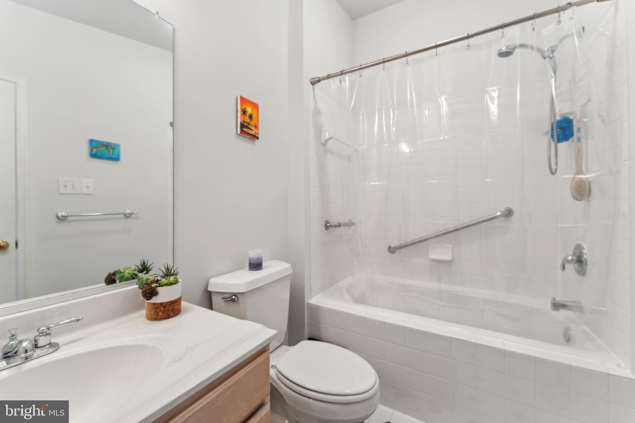 MONTGOMERY SQUARE - Residential