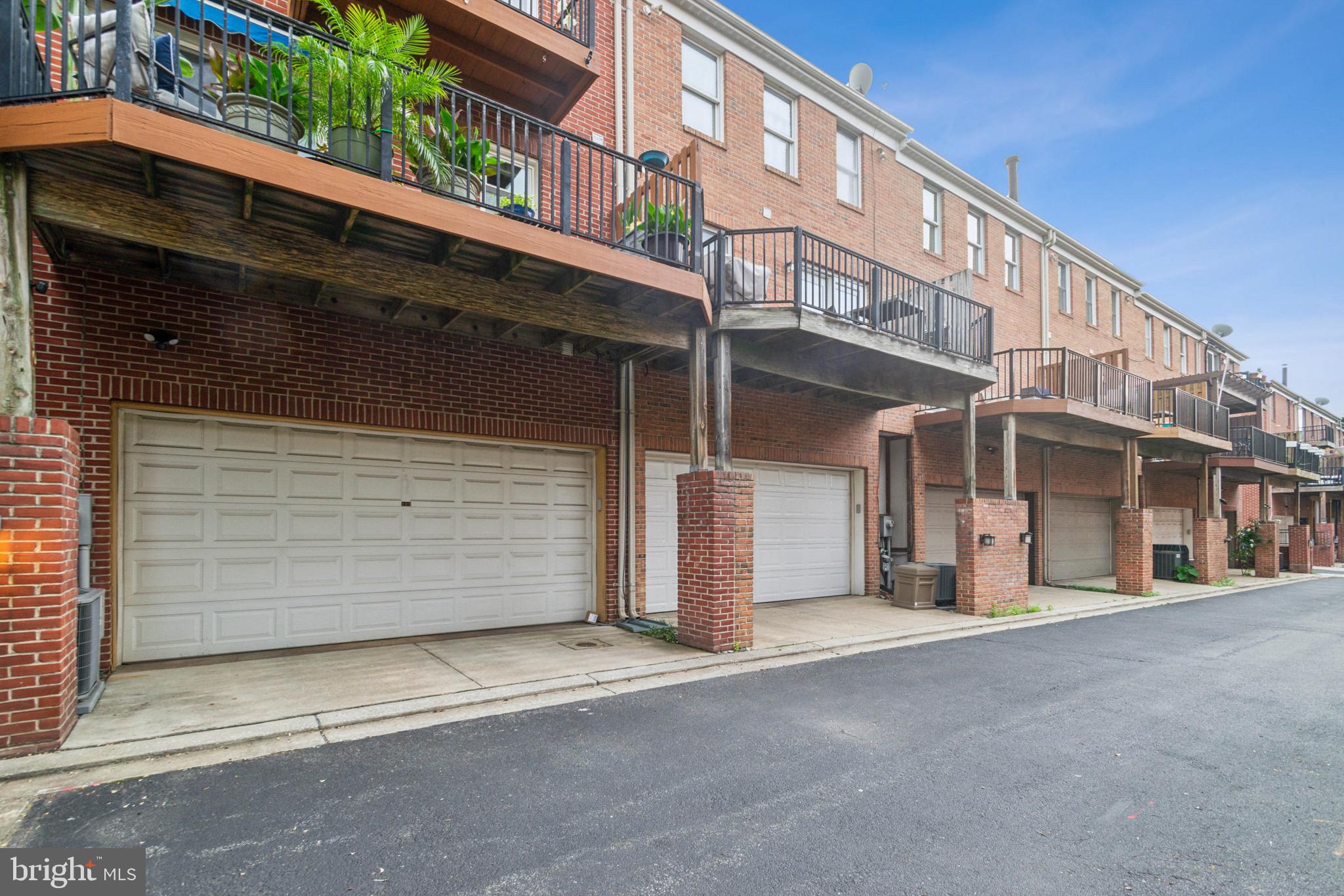 MONTGOMERY SQUARE - Residential