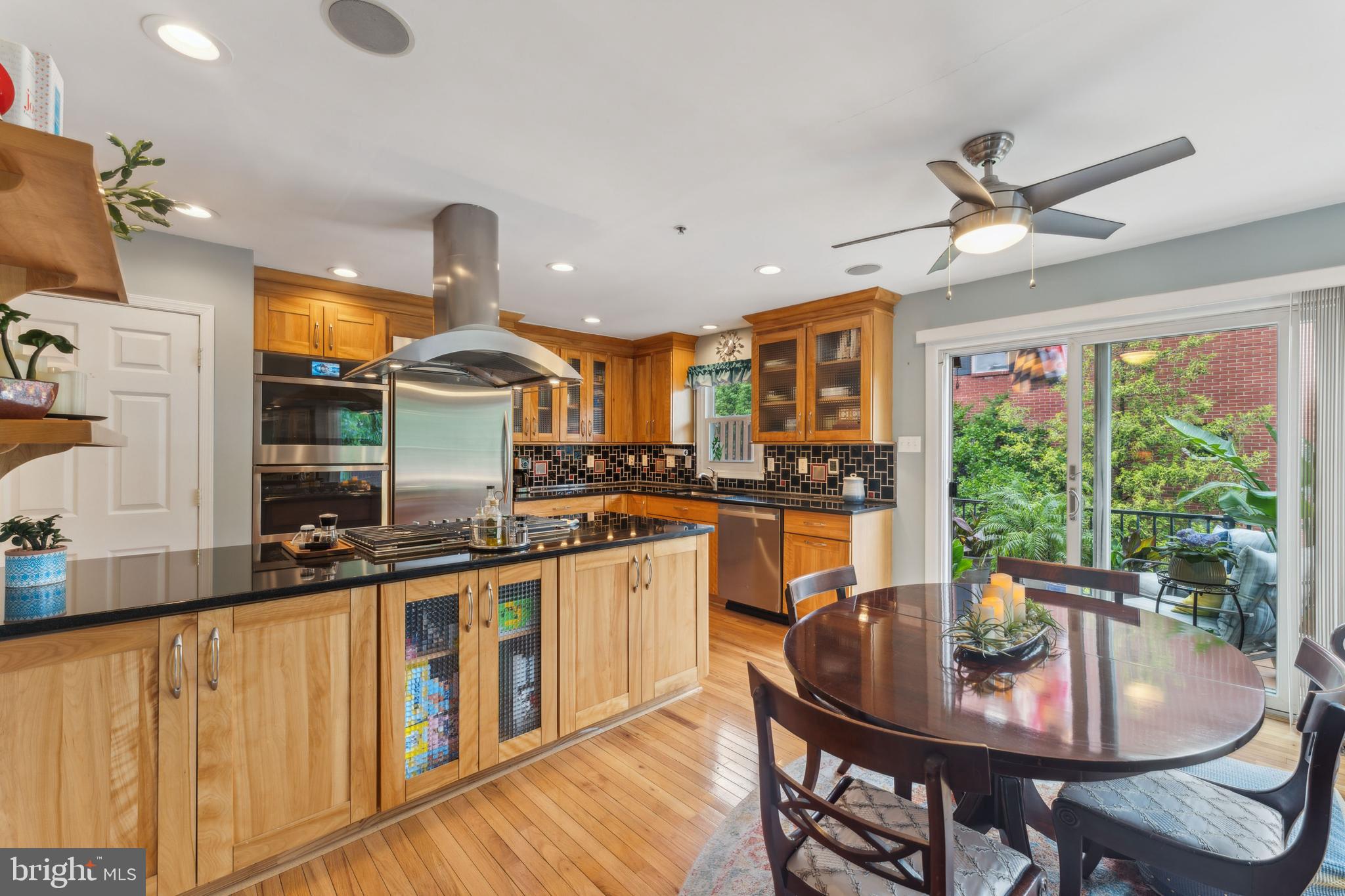 MONTGOMERY SQUARE - Residential