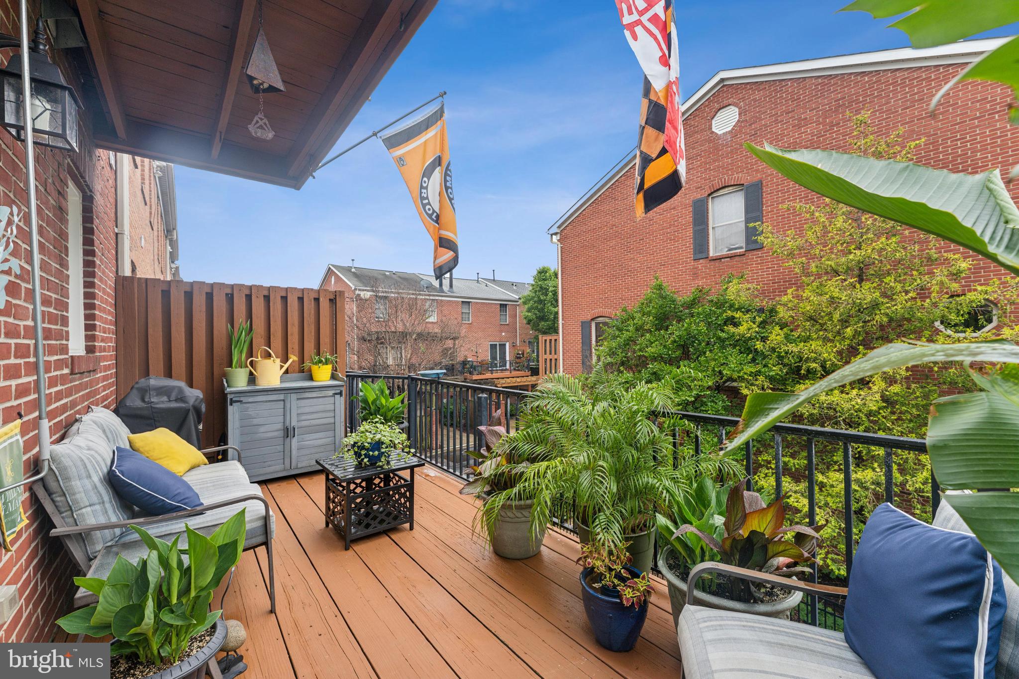 MONTGOMERY SQUARE - Residential