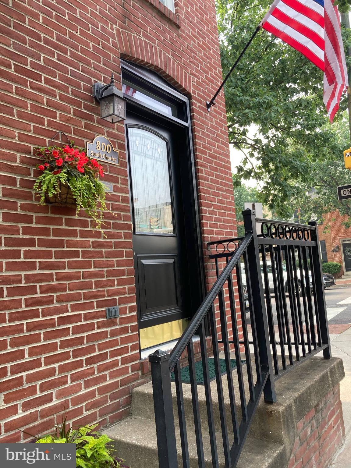 MONTGOMERY SQUARE - Residential