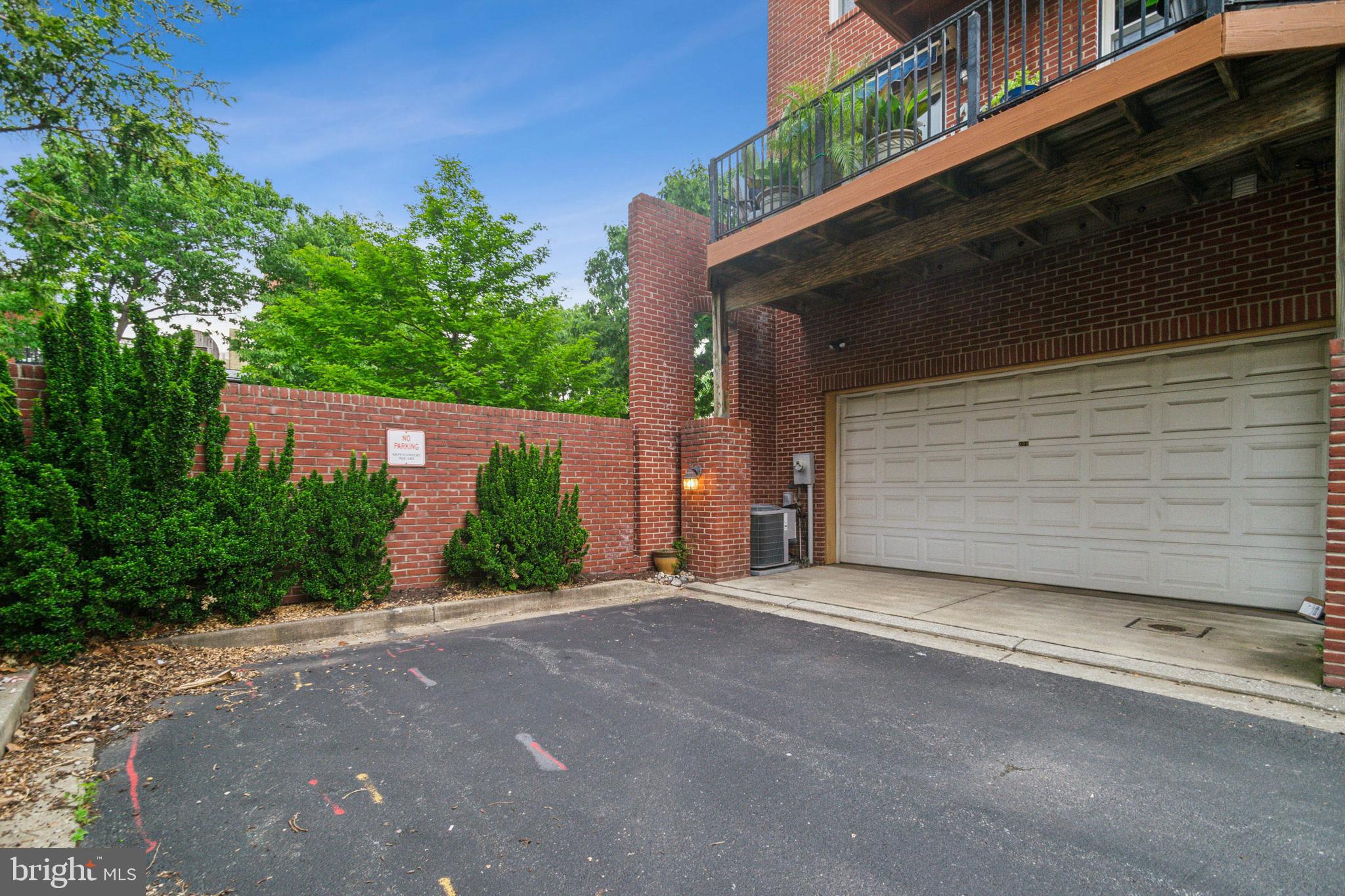 MONTGOMERY SQUARE - Residential
