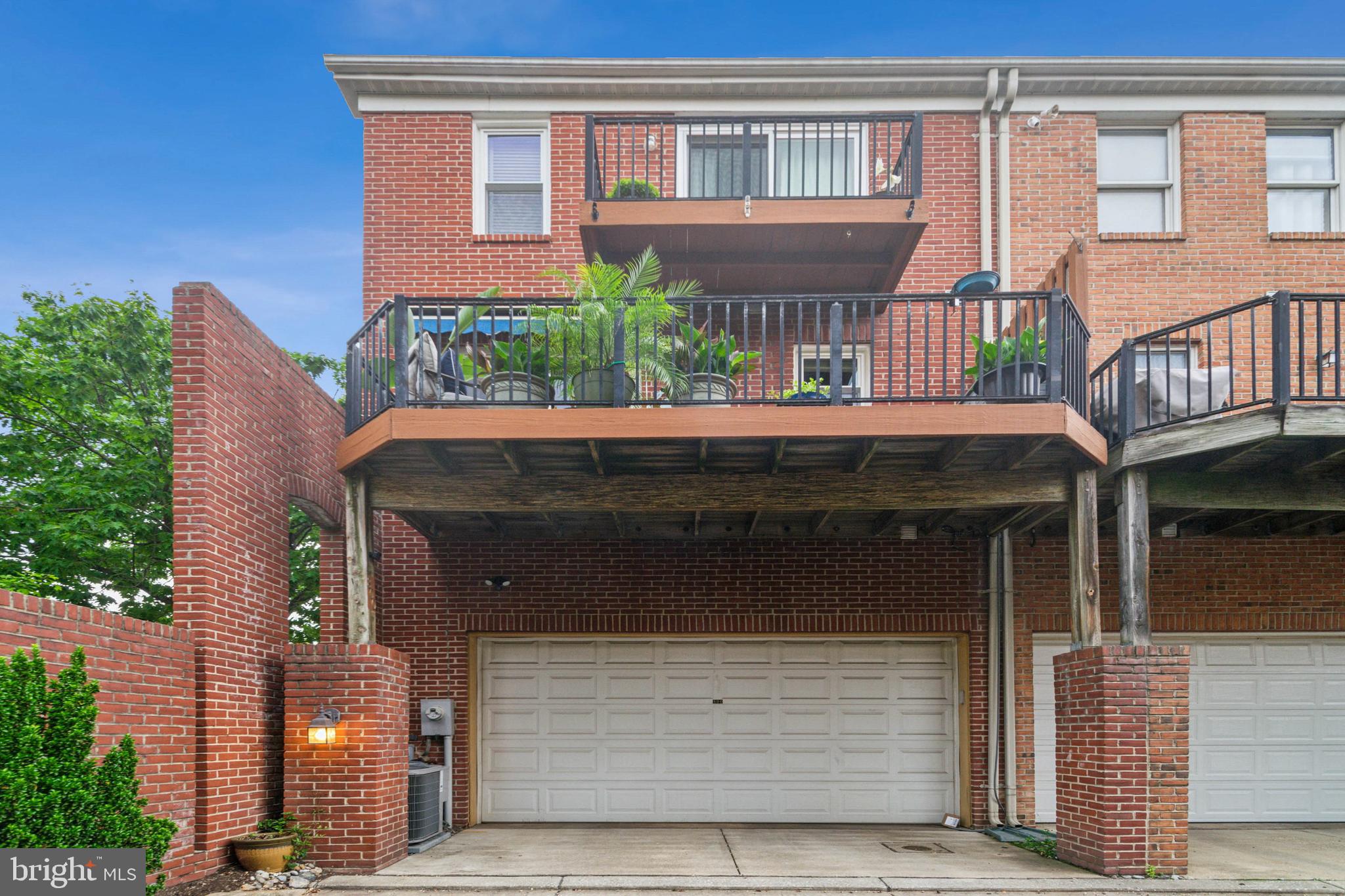 MONTGOMERY SQUARE - Residential