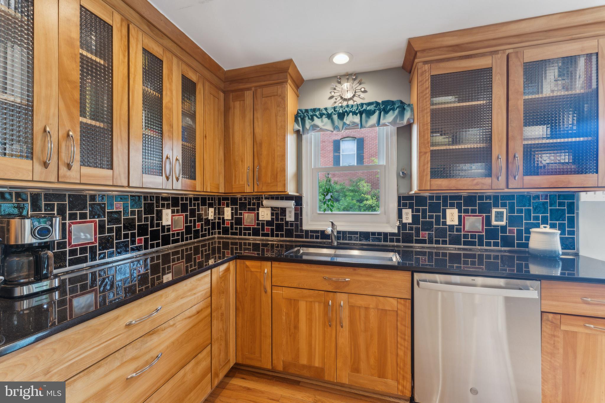 MONTGOMERY SQUARE - Residential