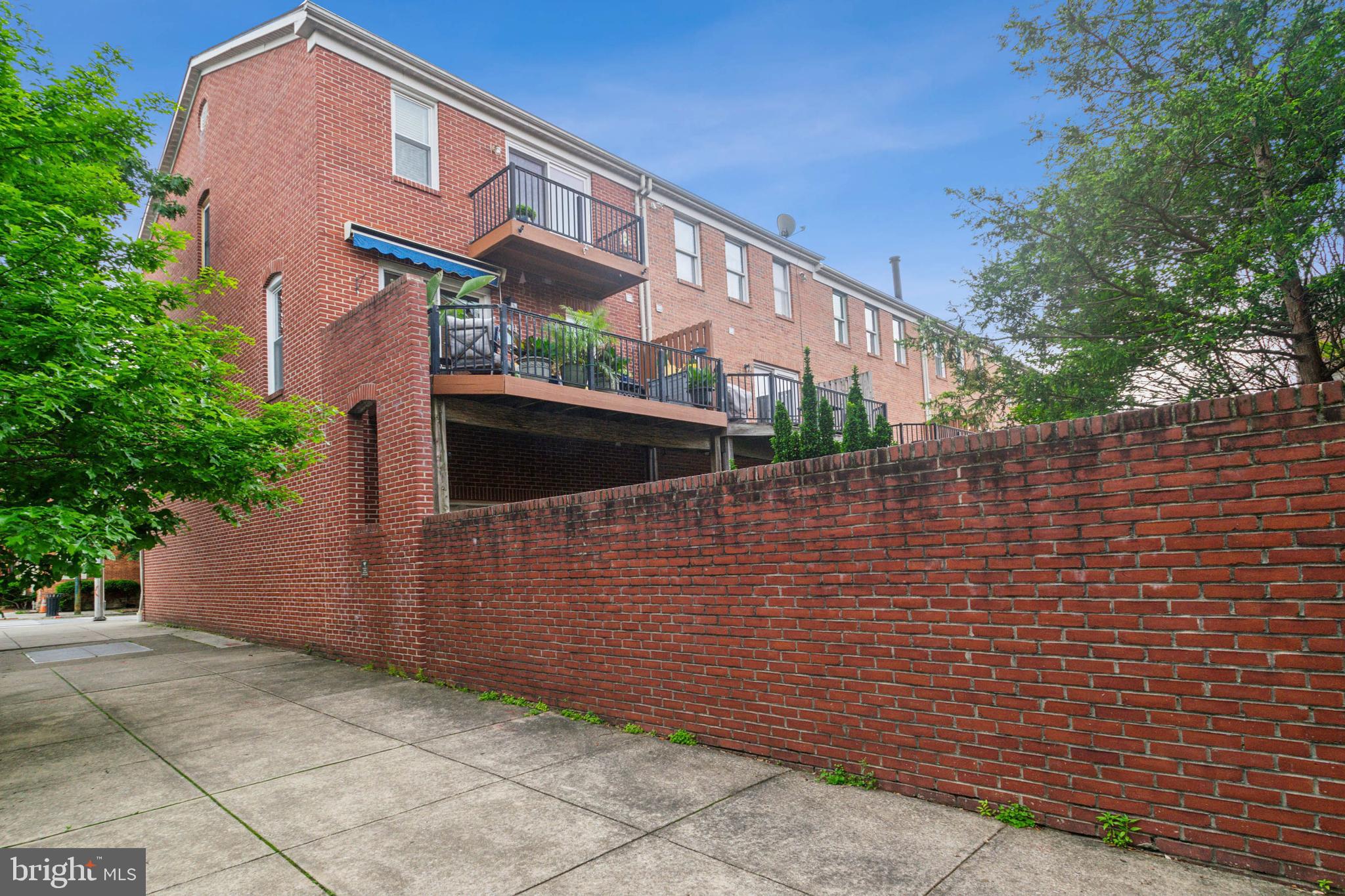 MONTGOMERY SQUARE - Residential