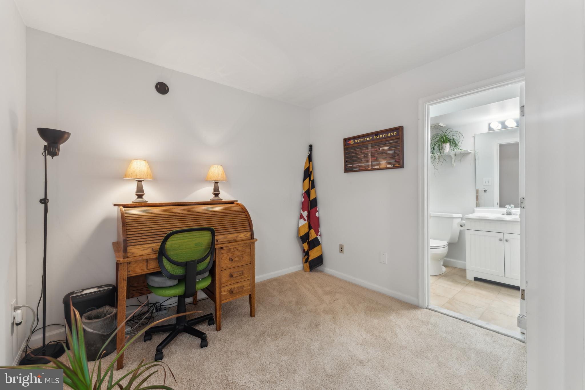 MONTGOMERY SQUARE - Residential