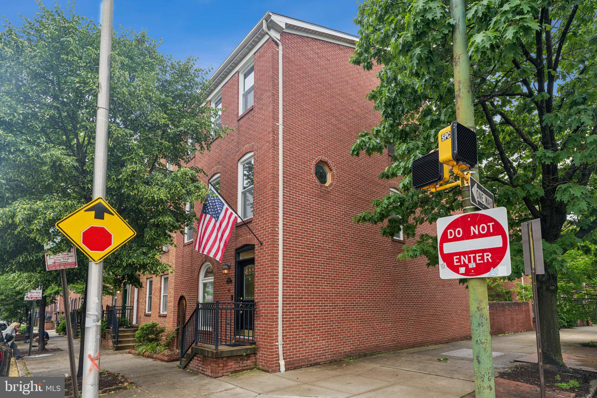 MONTGOMERY SQUARE - Residential