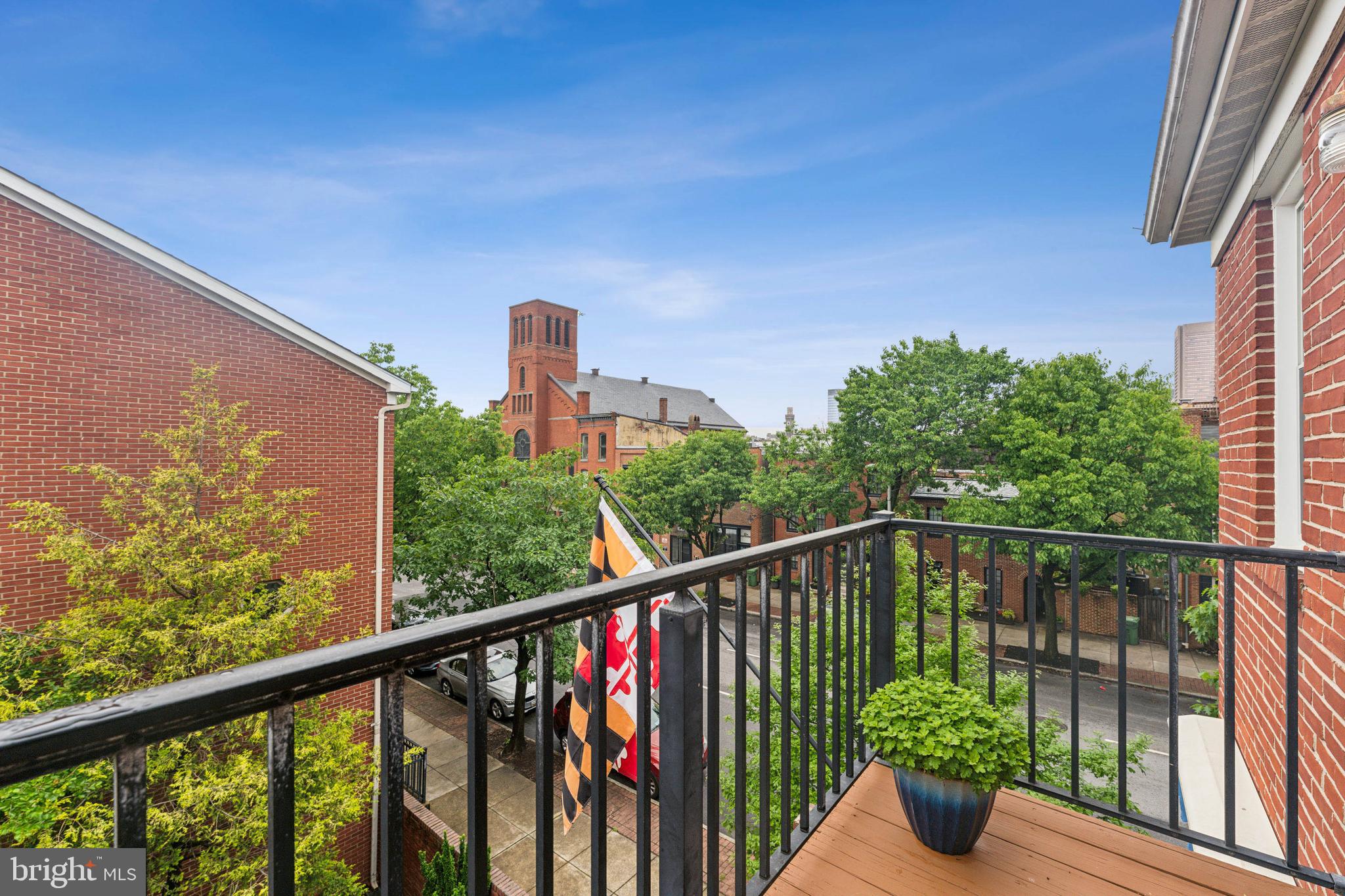 MONTGOMERY SQUARE - Residential