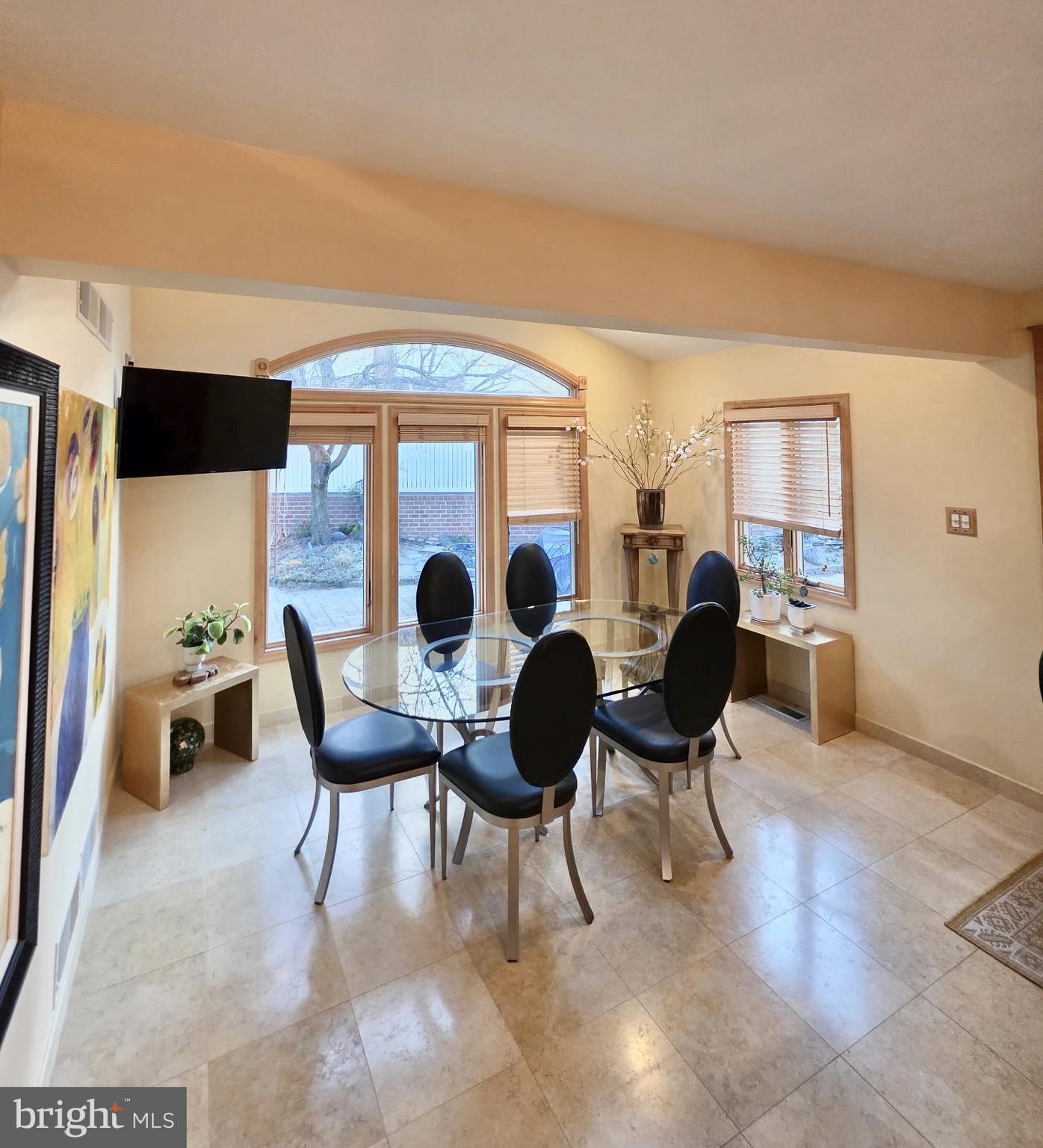 HUNTINGDON VALLEY - Residential