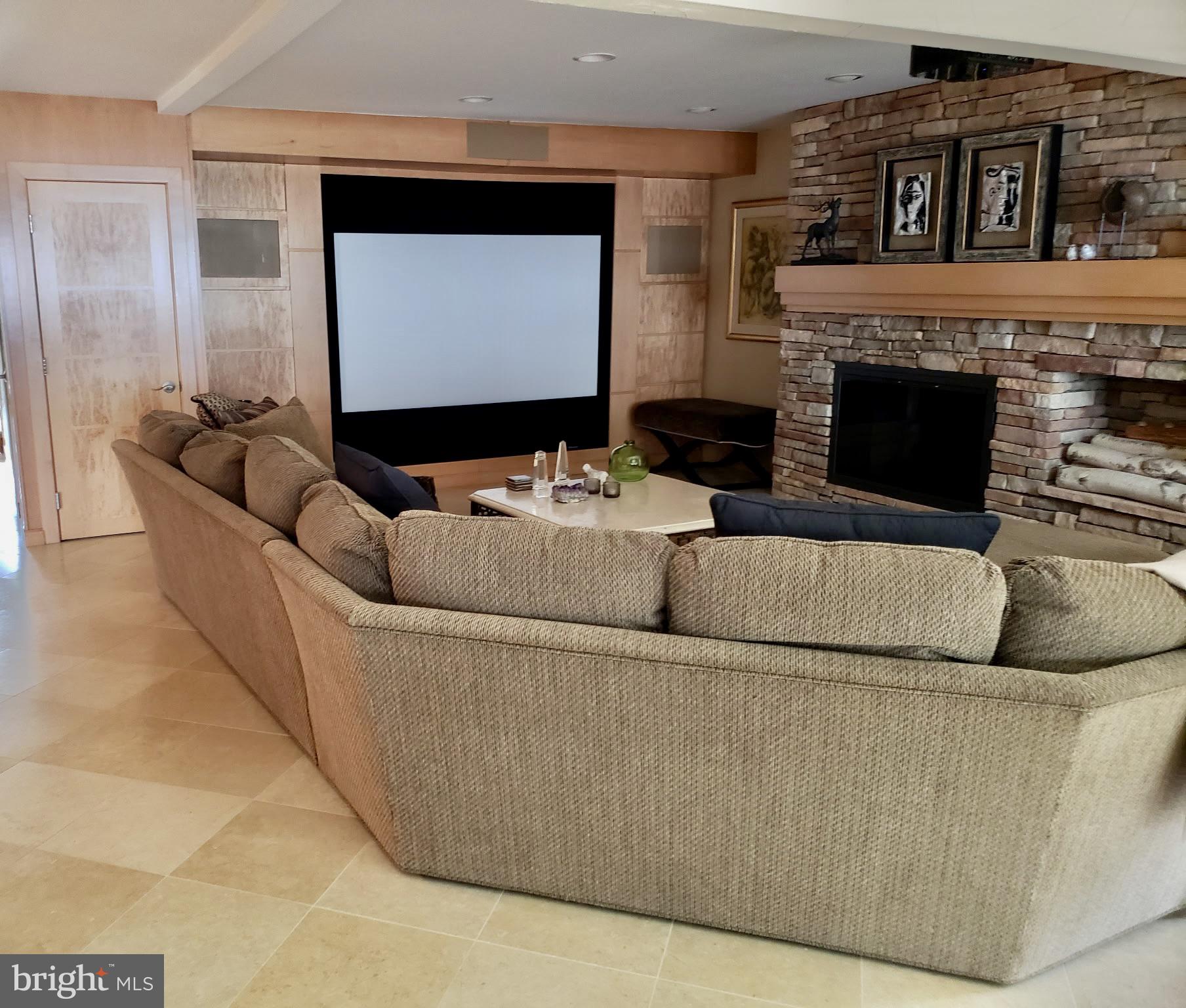 HUNTINGDON VALLEY - Residential