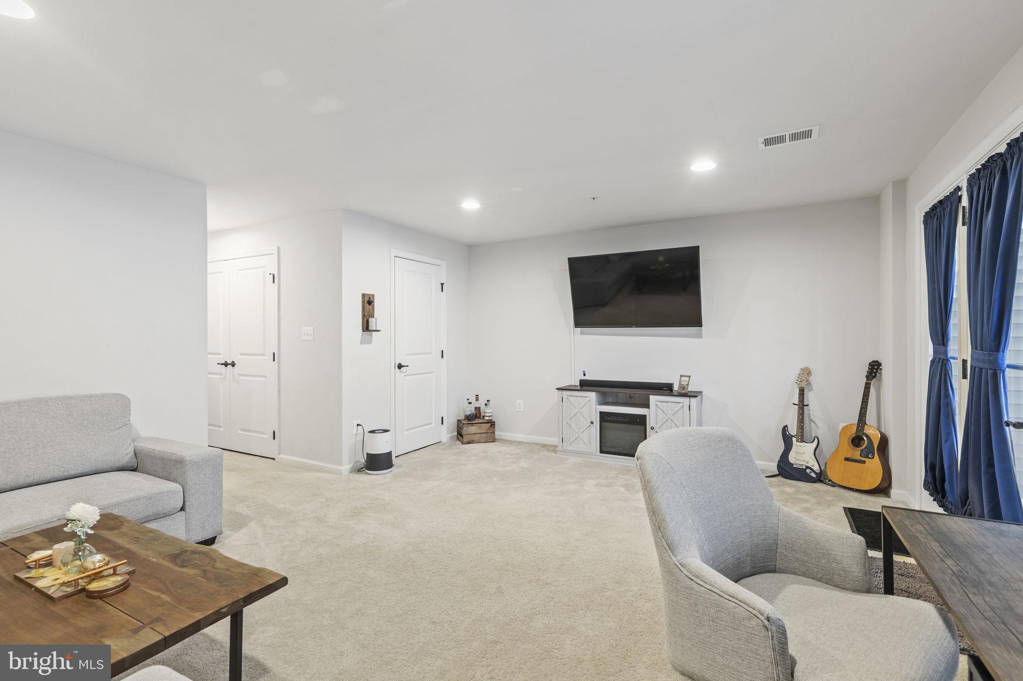 TOWNES AT BYNUM RUN - Residential