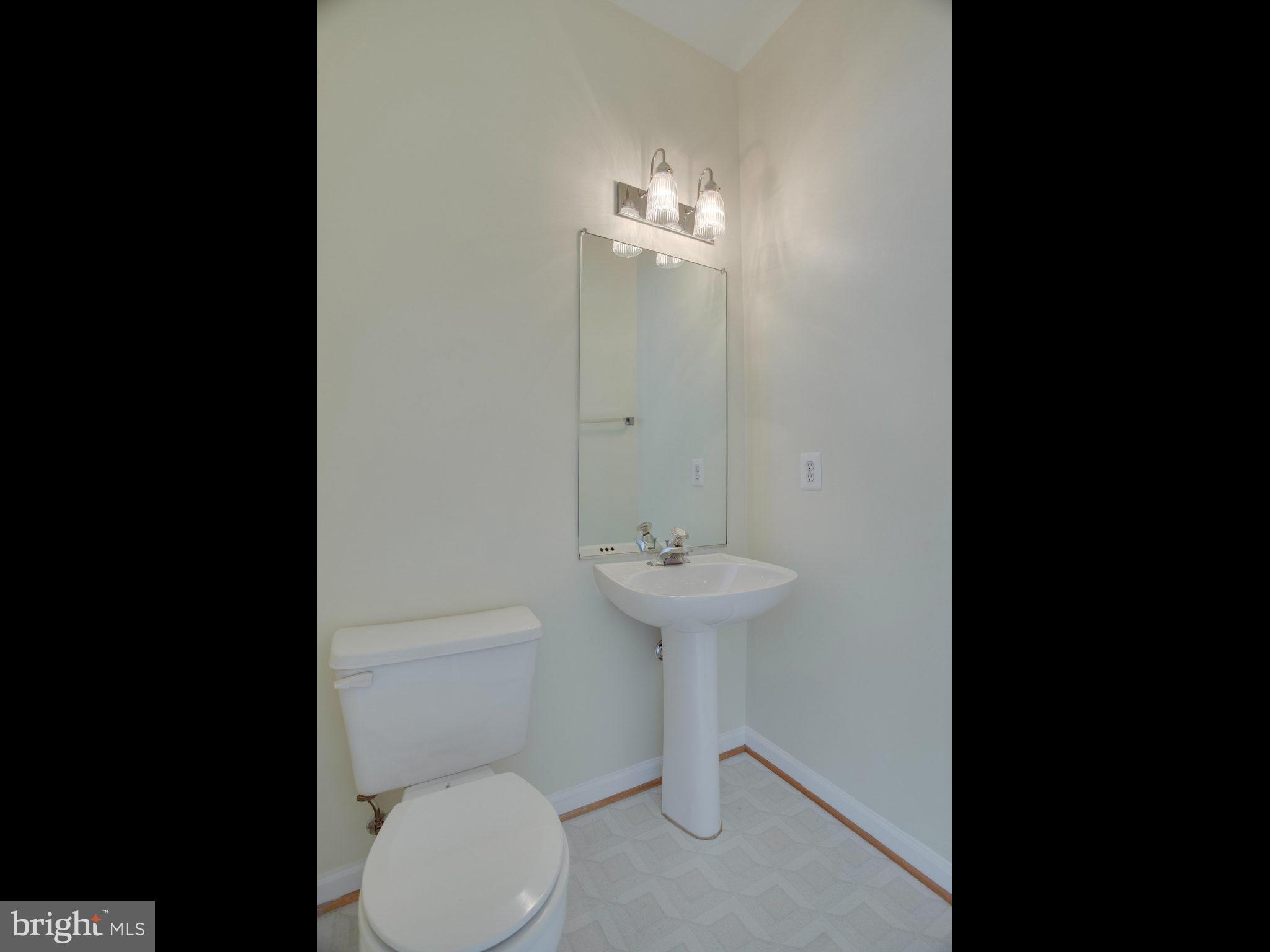 POTOMAC LAKES - Residential Lease