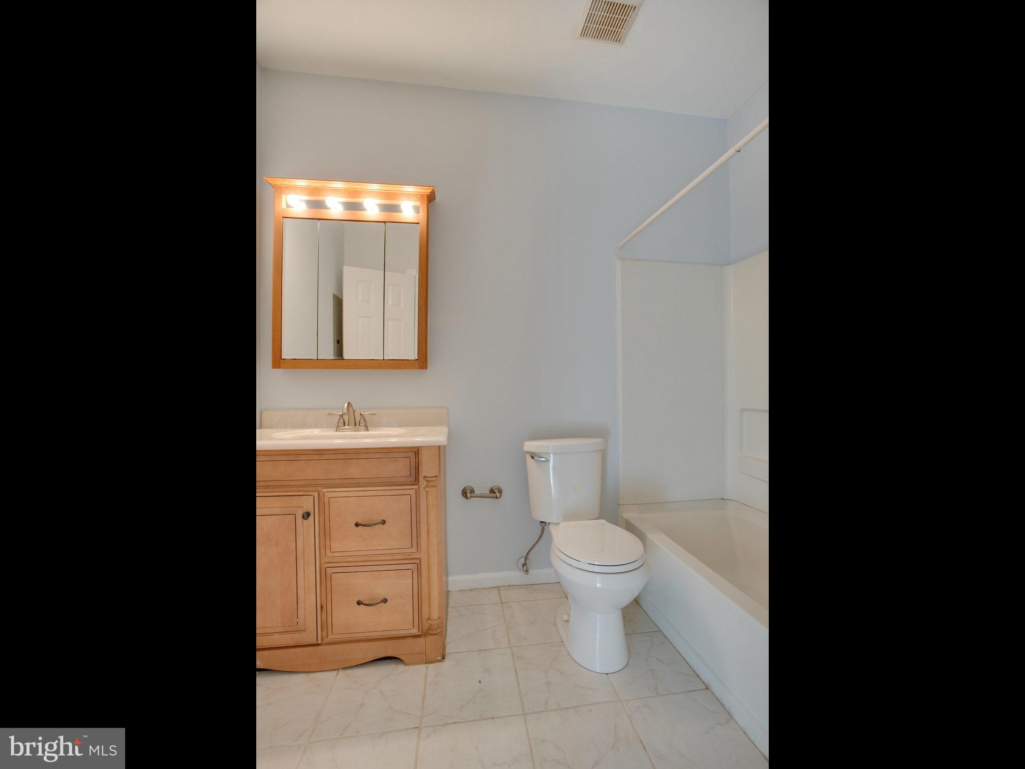 POTOMAC LAKES - Residential Lease